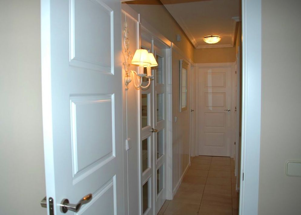 Puerta lacada en blanco mod. 9400 Puerta lacada en blanco mod. 9400