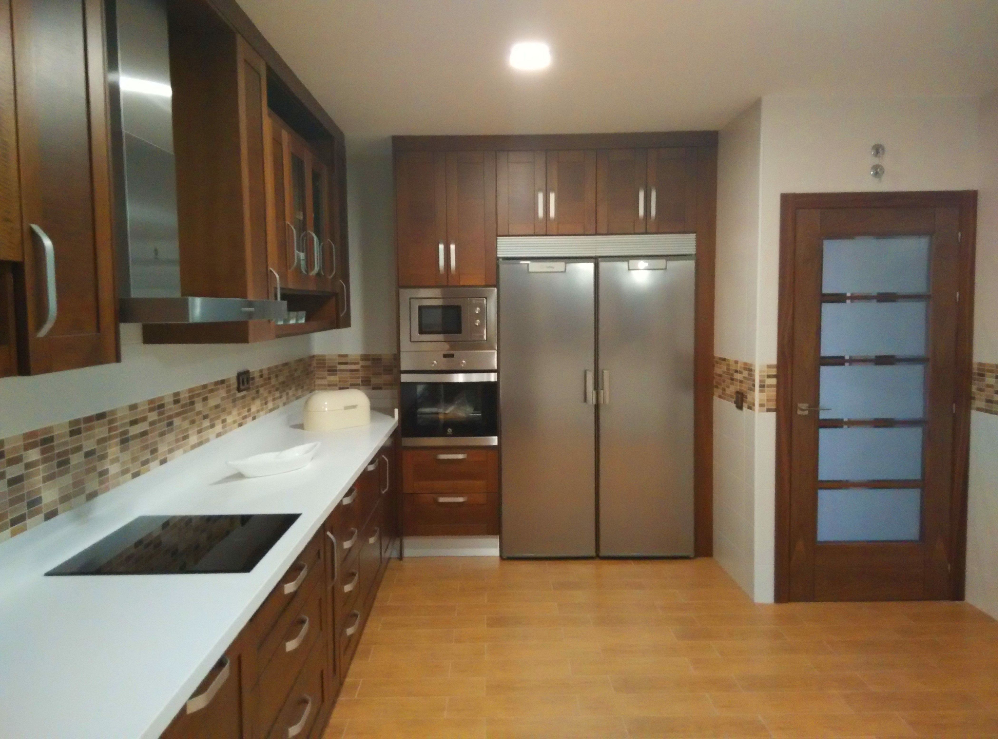 Cocina madera teñida en nogal Cocina madera teñida en nogal