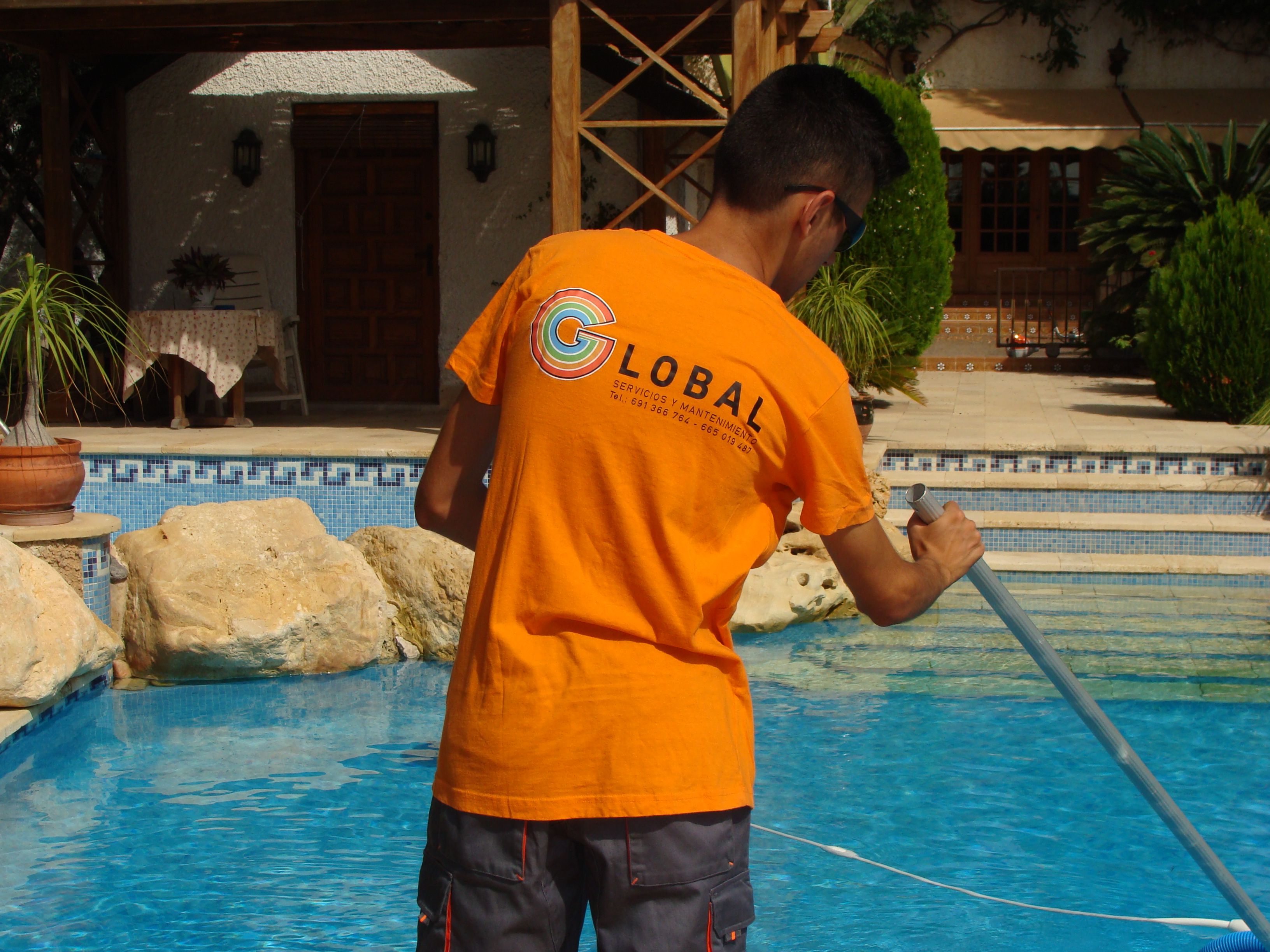 Piscina: Servicios de Servicios y Mantenimiento Global