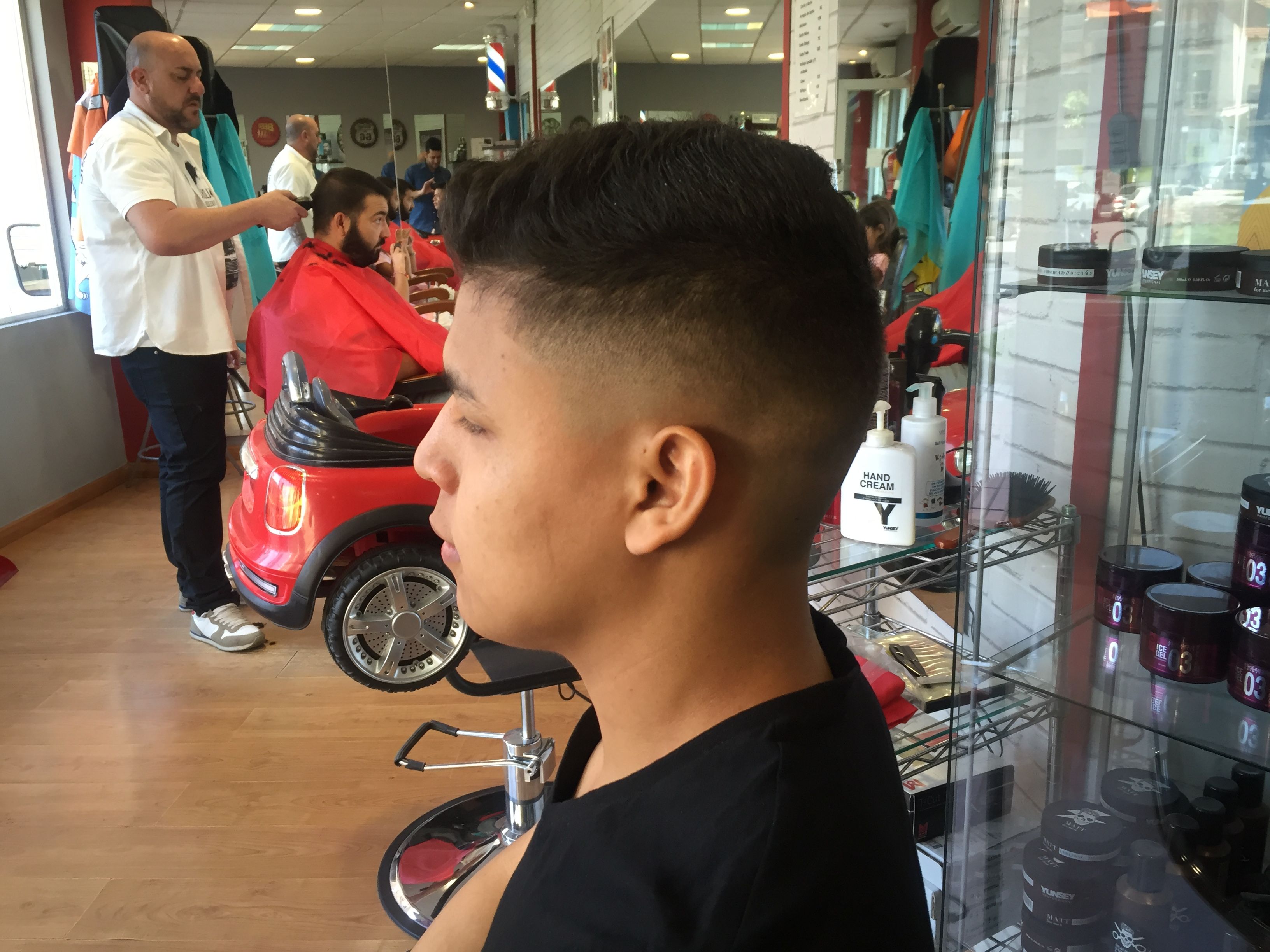 Corte Fade: Catálogo de Rodrigo Peluqueros Corte Fade: Catálogo de Rodrigo Peluqueros