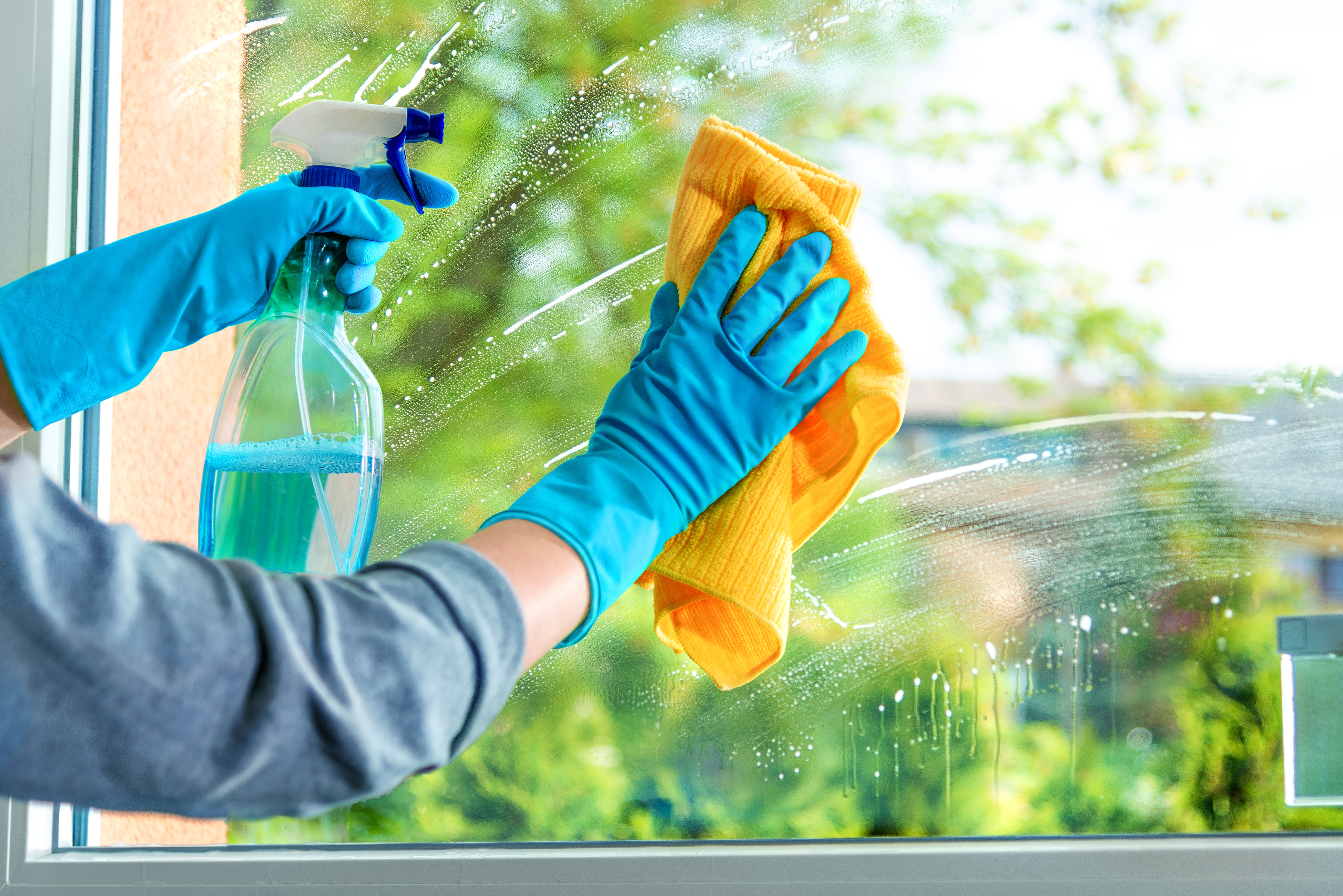 Limpiezas de cristales: Nuestros Servicios de Crisan Limpiezas Limpiezas de cristales: Nuestros Servicios de Crisan Limpiezas