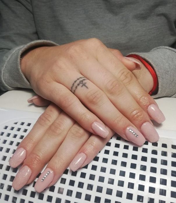 Acrílico de uñas: Servicios de Maki Estilistas Hair & Beauty Acrílico de uñas: Servicios de Maki Estilistas Hair & Beauty