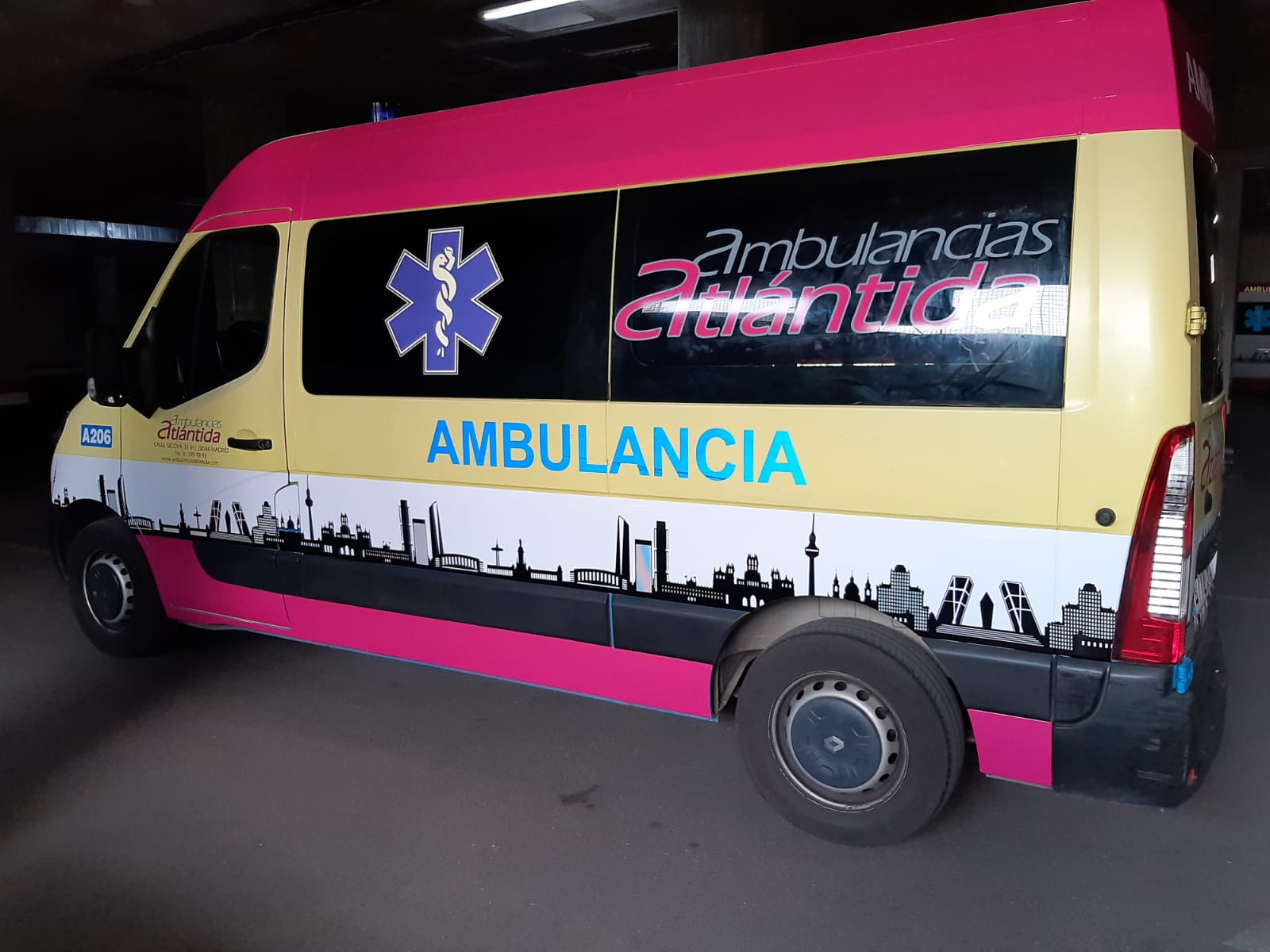 TRANPORTE PARA DISCAPACITADOS - ACCESO SILLA DE RUEDAS: de AMBULANCIAS ATLÁNTIDA, S.L. TRANPORTE PARA DISCAPACITADOS - ACCESO SILLA DE RUEDAS: de AMBULANCIAS ATLÁNTIDA, S.L.