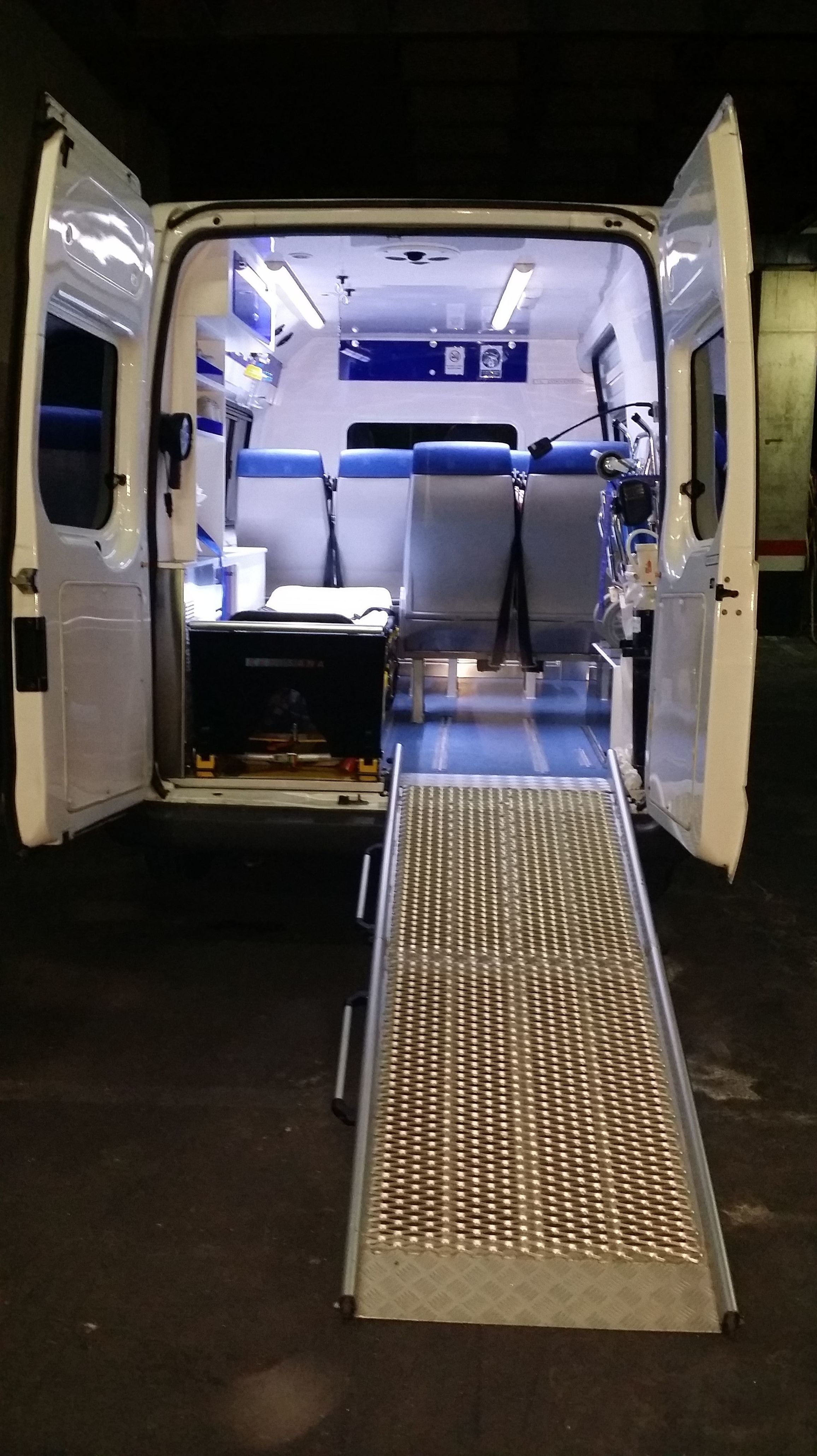 Rampa para acceso de silla de ruedas Rampa para acceso de silla de ruedas