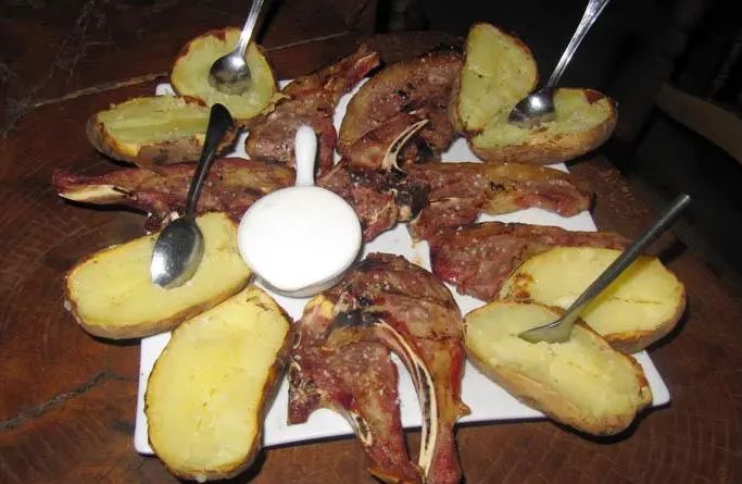 Carne a la brasa: Carta de Bodega Asador El Lagar Carne a la brasa: Carta de Bodega Asador El Lagar