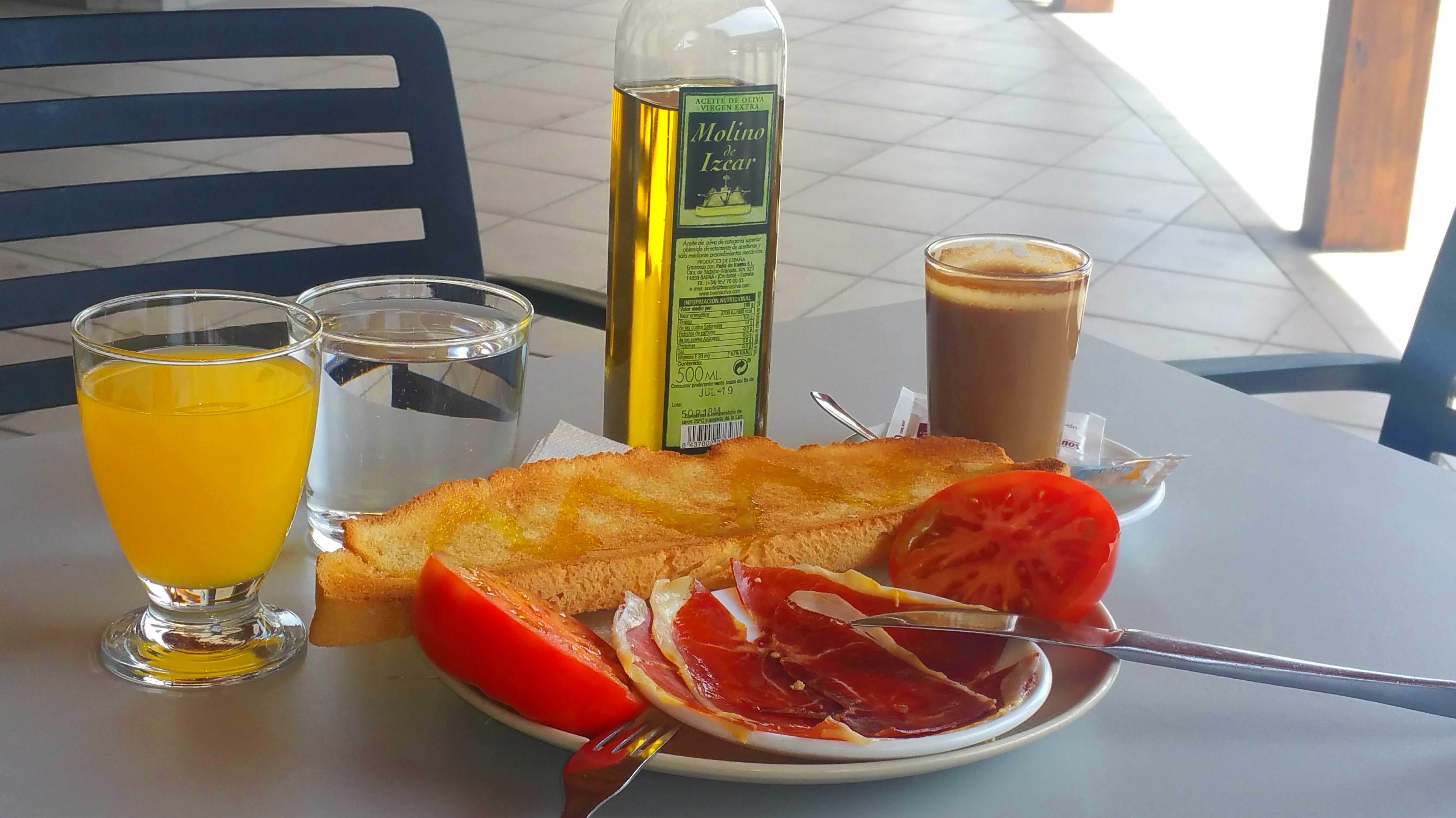 Desayuno a lo grande.: Todo lo que buscas: Aquí de Hostal Restaurante El Cruce de Villaharta Desayuno a lo grande.: Todo lo que buscas: Aquí de Hostal Restaurante El Cruce de Villaharta