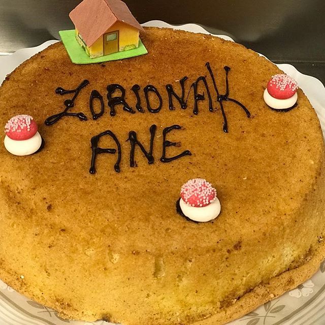 Tartas para bodas y cumpleaños: Tartas de Pastelería Opilla Tartas para bodas y cumpleaños: Tartas de Pastelería Opilla