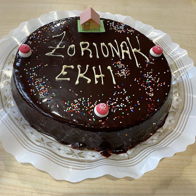 Tartas para bodas y cumpleaños: Tartas de Pastelería Opilla Tartas para bodas y cumpleaños: Tartas de Pastelería Opilla