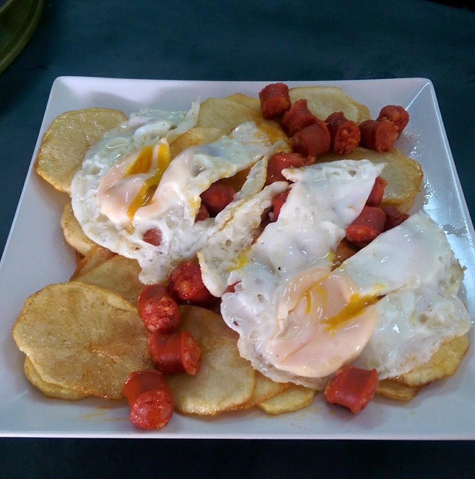 Huevos rotos: Carta de Bar El Cafetín Huevos rotos: Carta de Bar El Cafetín