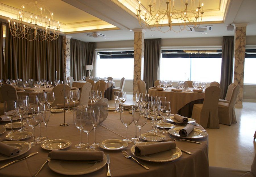Nuestro Restaurante: Servicios de Tamarises Izarra Nuestro Restaurante: Servicios de Tamarises Izarra