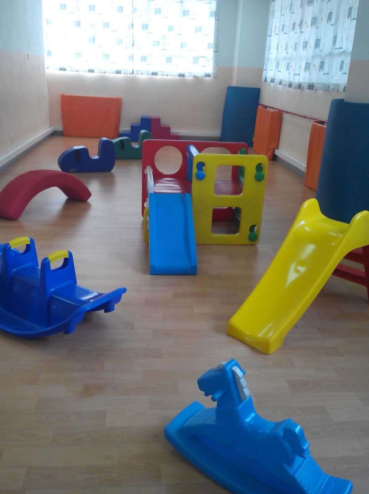 Aulas para todas las edades: Servicios de Santa Mónica - Garabatos Aulas para todas las edades: Servicios de Santa Mónica - Garabatos