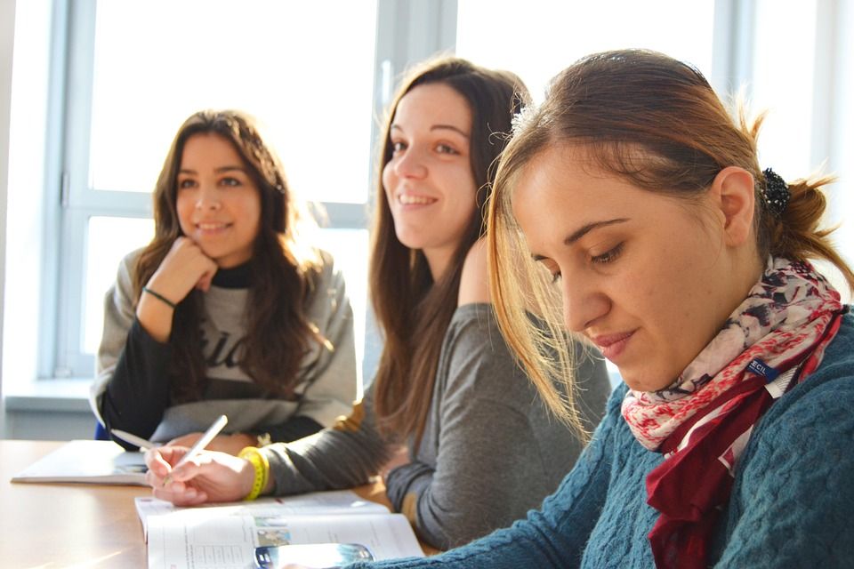 *Cursos de idiomas intensivos de verano adultos Barcelona: Cursos y Clases de Academia Mundilingua BCN *Cursos de idiomas intensivos de verano adultos Barcelona: Cursos y Clases de Academia Mundilingua BCN