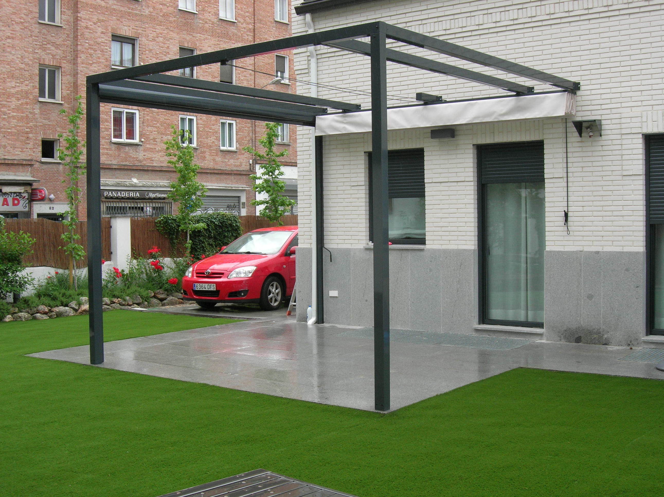 Pérgola con toldo vertical con cofre Bip Screen 500 Pérgola con toldo vertical con cofre Bip Screen 500