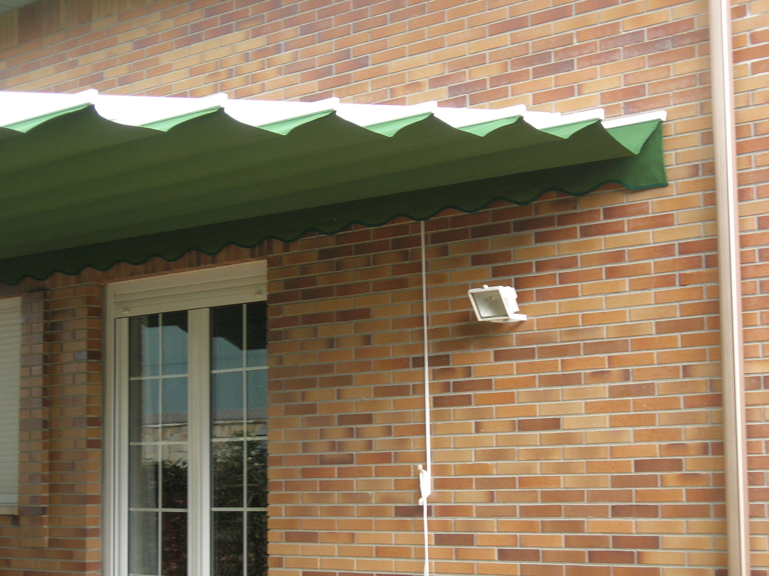 Pérgola Castilla con colgante trasero para tapar el juego de poleas Pérgola Castilla con colgante trasero para tapar el juego de poleas