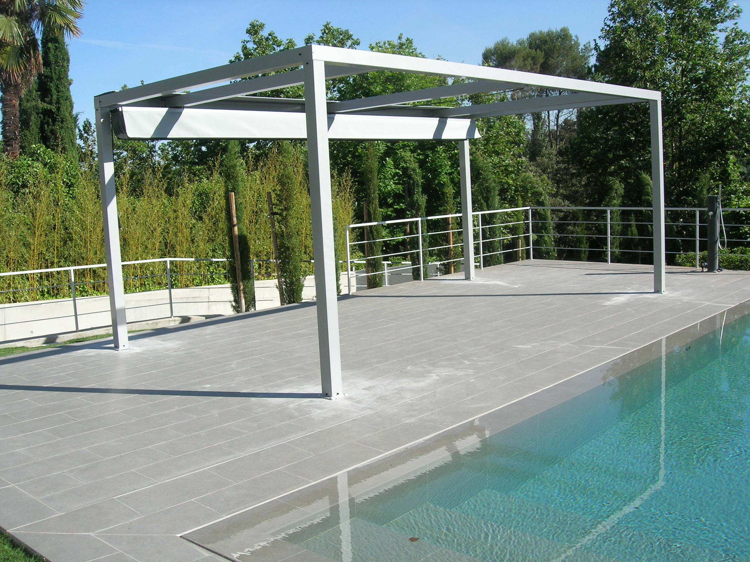 Pérgola con doble portería con tubos de 110X110 instalada en San Sebastián de los Reyes Pérgola con doble portería con tubos de 110X110 instalada en San Sebastián de los Reyes