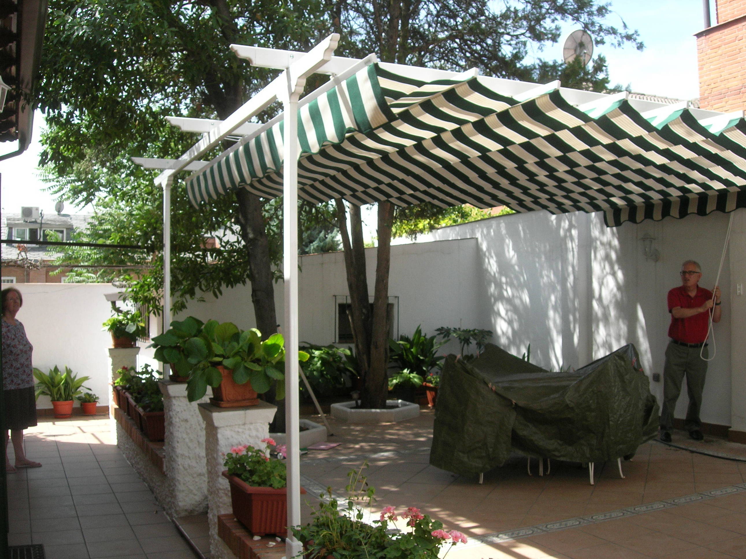 Pérgola modelo Huelva con 3 guías extendida Pérgola modelo Huelva con 3 guías extendida