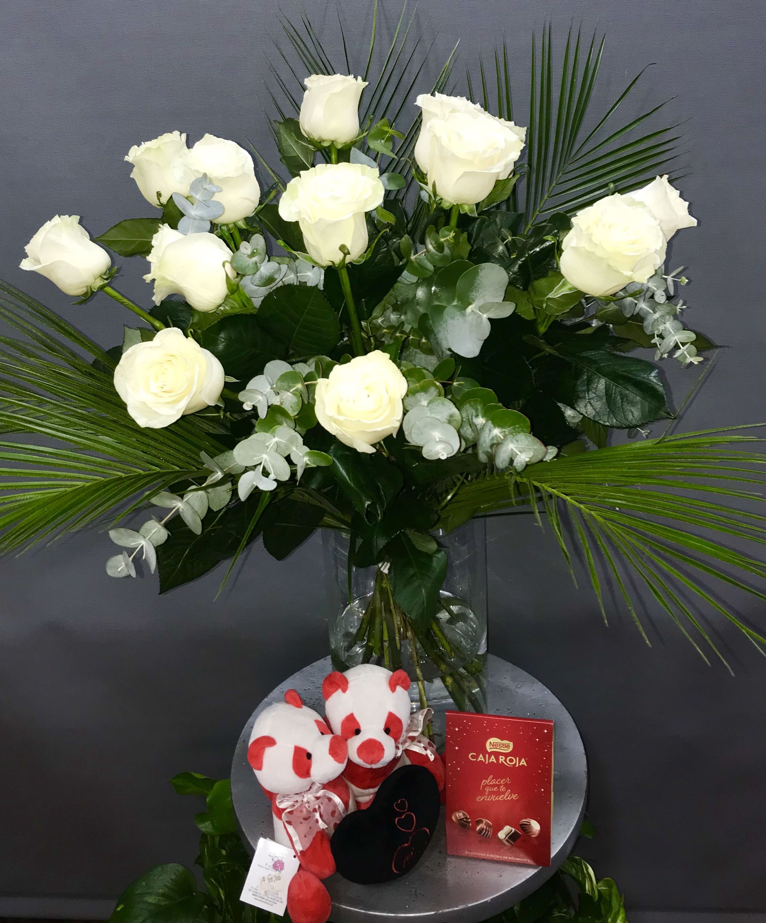 12 rosas blancas : Productos de Flores Madrid 12 rosas blancas : Productos de Flores Madrid
