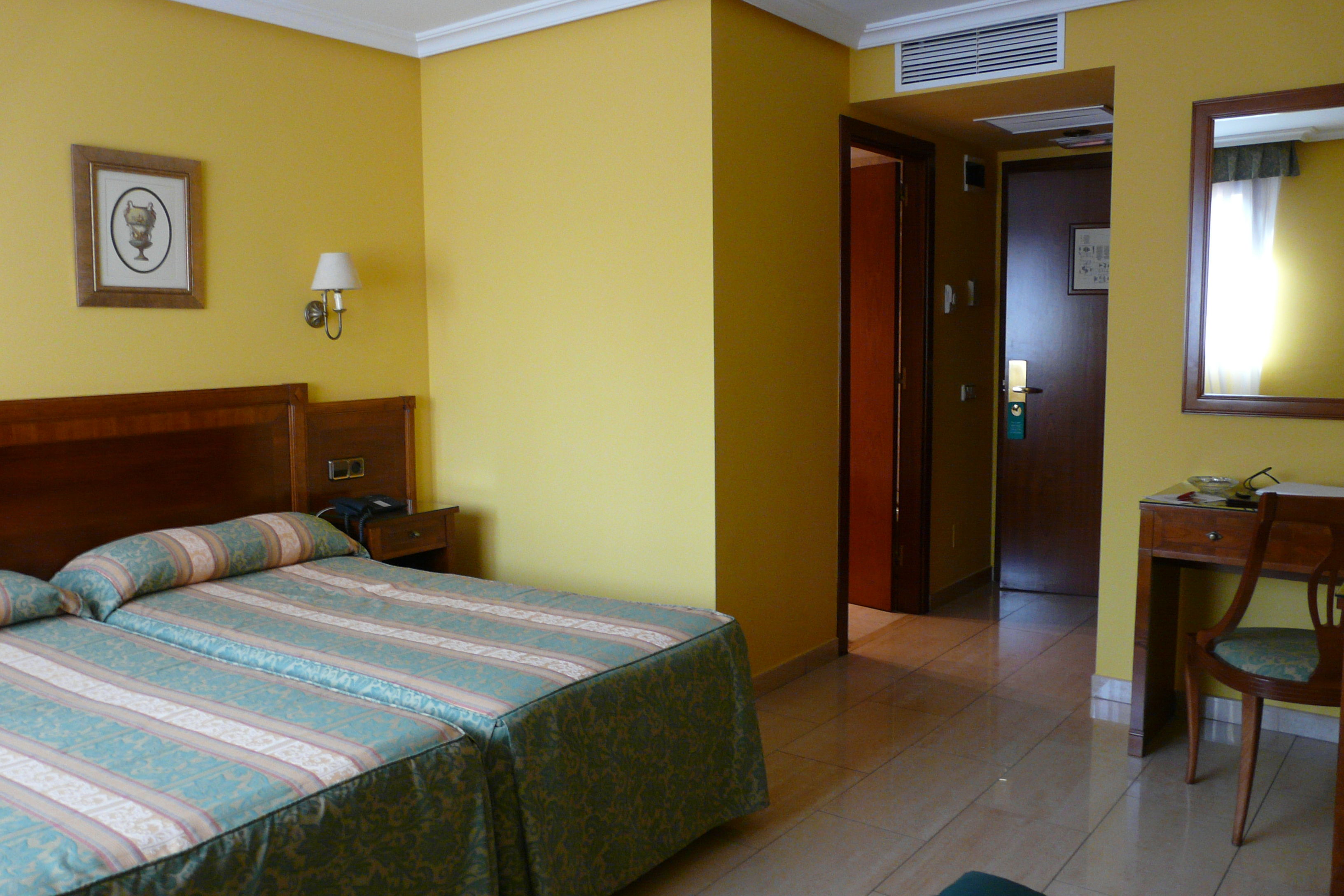 Double Room with additional bed. Hotel IDH Angel }}
