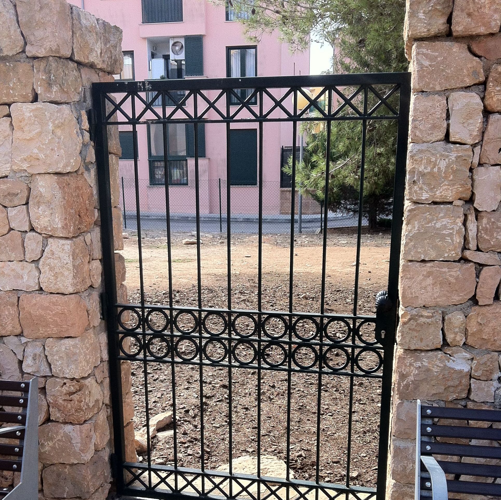 Puertas de hierro Puertas de hierro