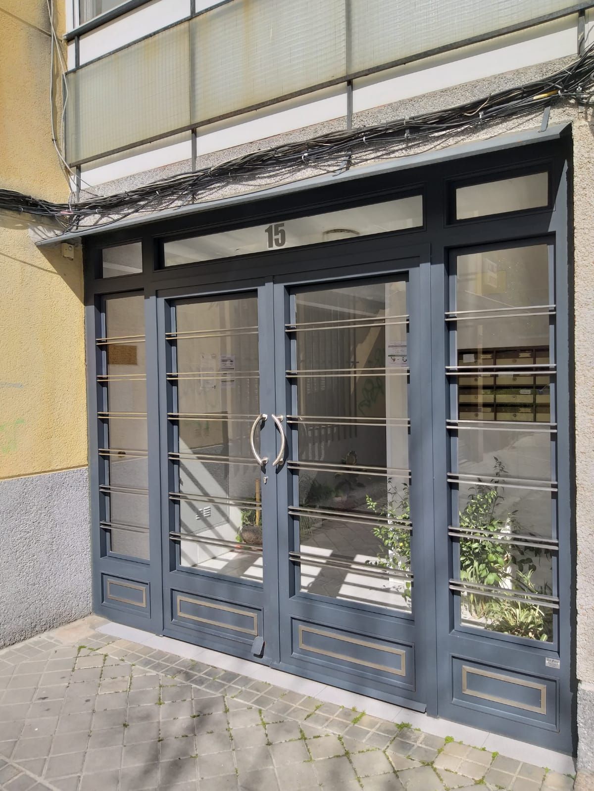 puertas de comunidades de vecinos