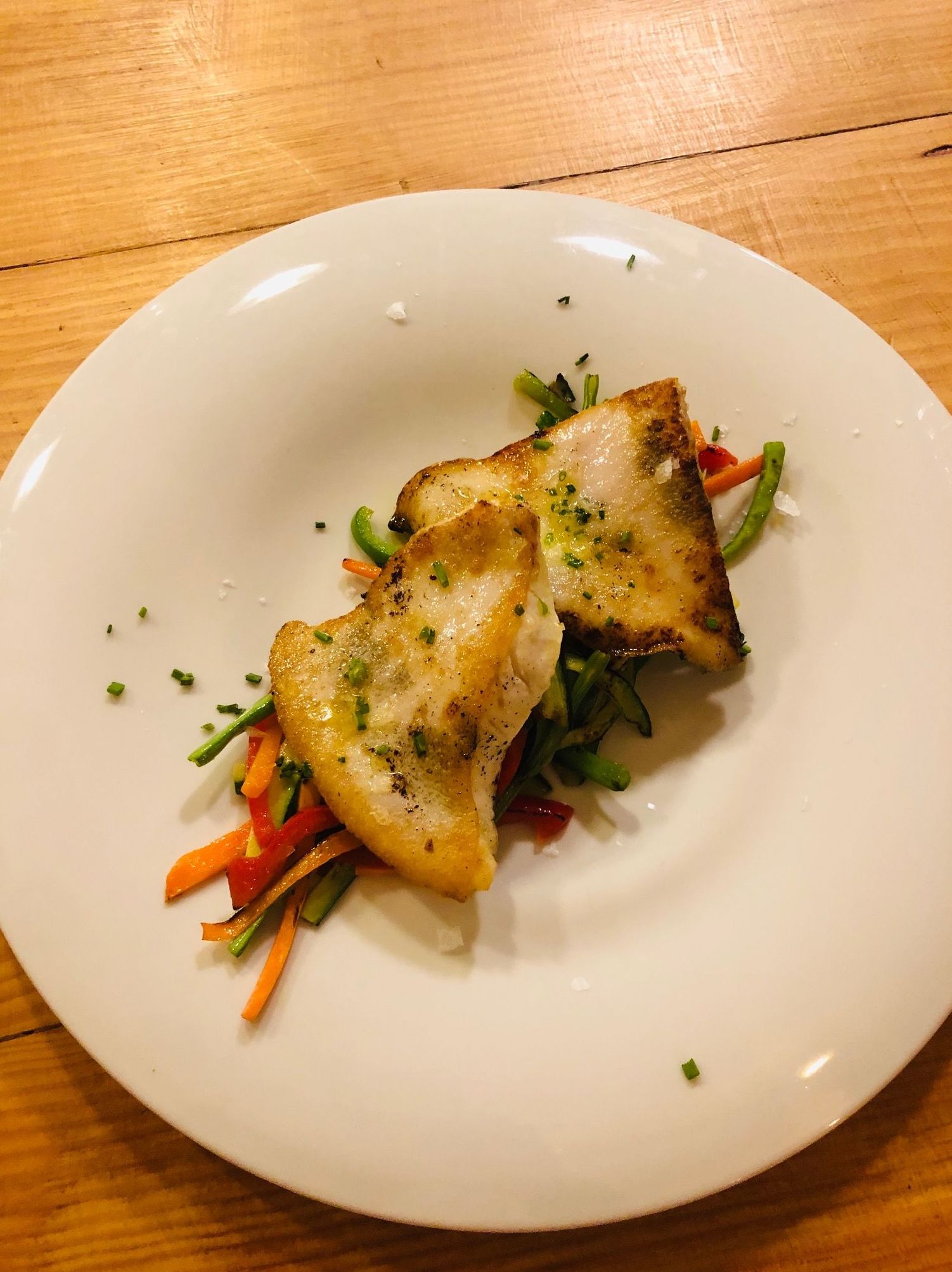 Rodaballo con wok de verduras: CARTA y Menús de Alquimia Rodaballo con wok de verduras: CARTA y Menús de Alquimia