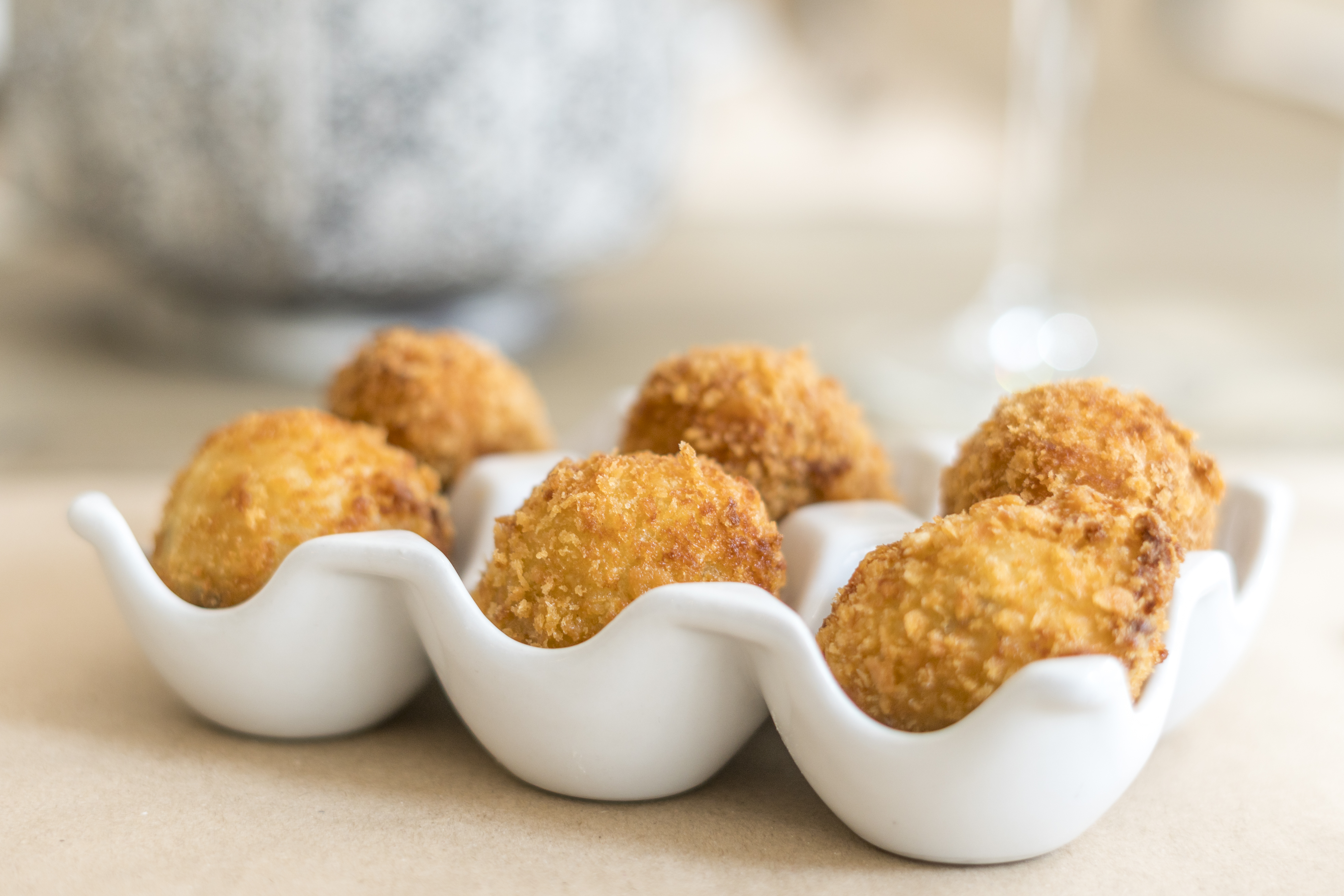 Croquetas de jamón ibérico y de boletus: CARTA y Menús de Alquimia Croquetas de jamón ibérico y de boletus: CARTA y Menús de Alquimia