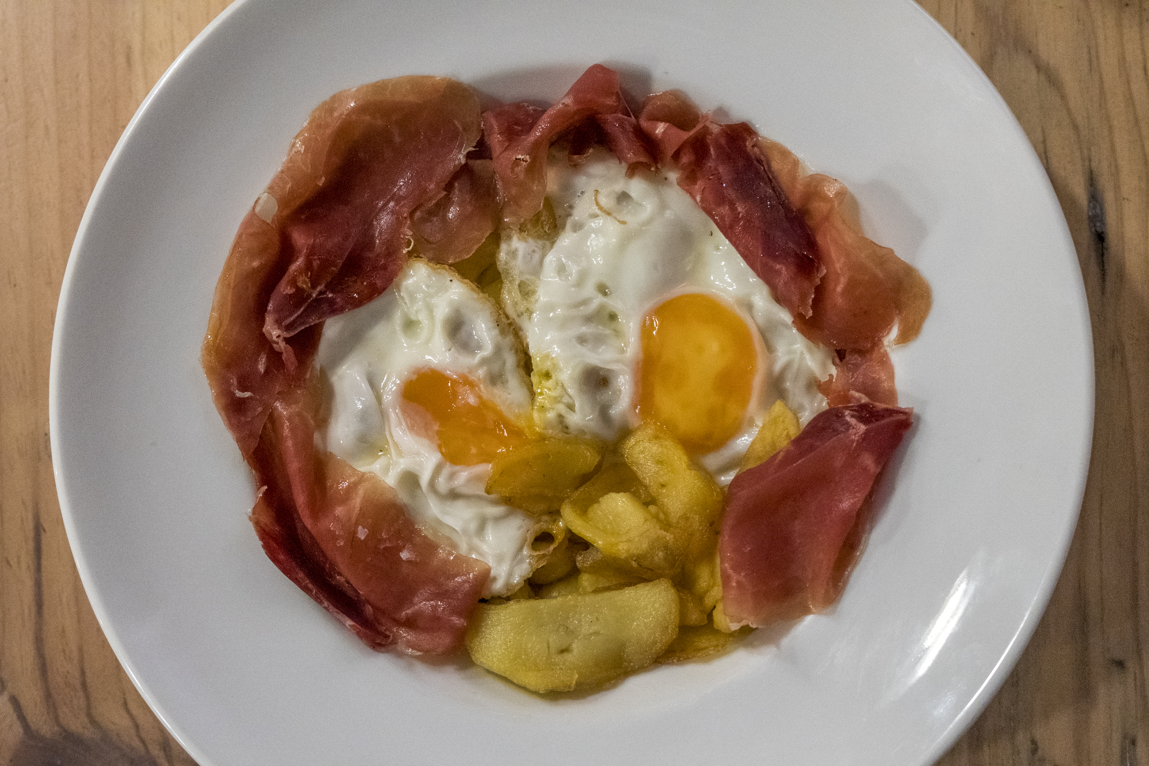 Huevos rotos con jamón ibérico: CARTA y Menús de Alquimia Huevos rotos con jamón ibérico: CARTA y Menús de Alquimia