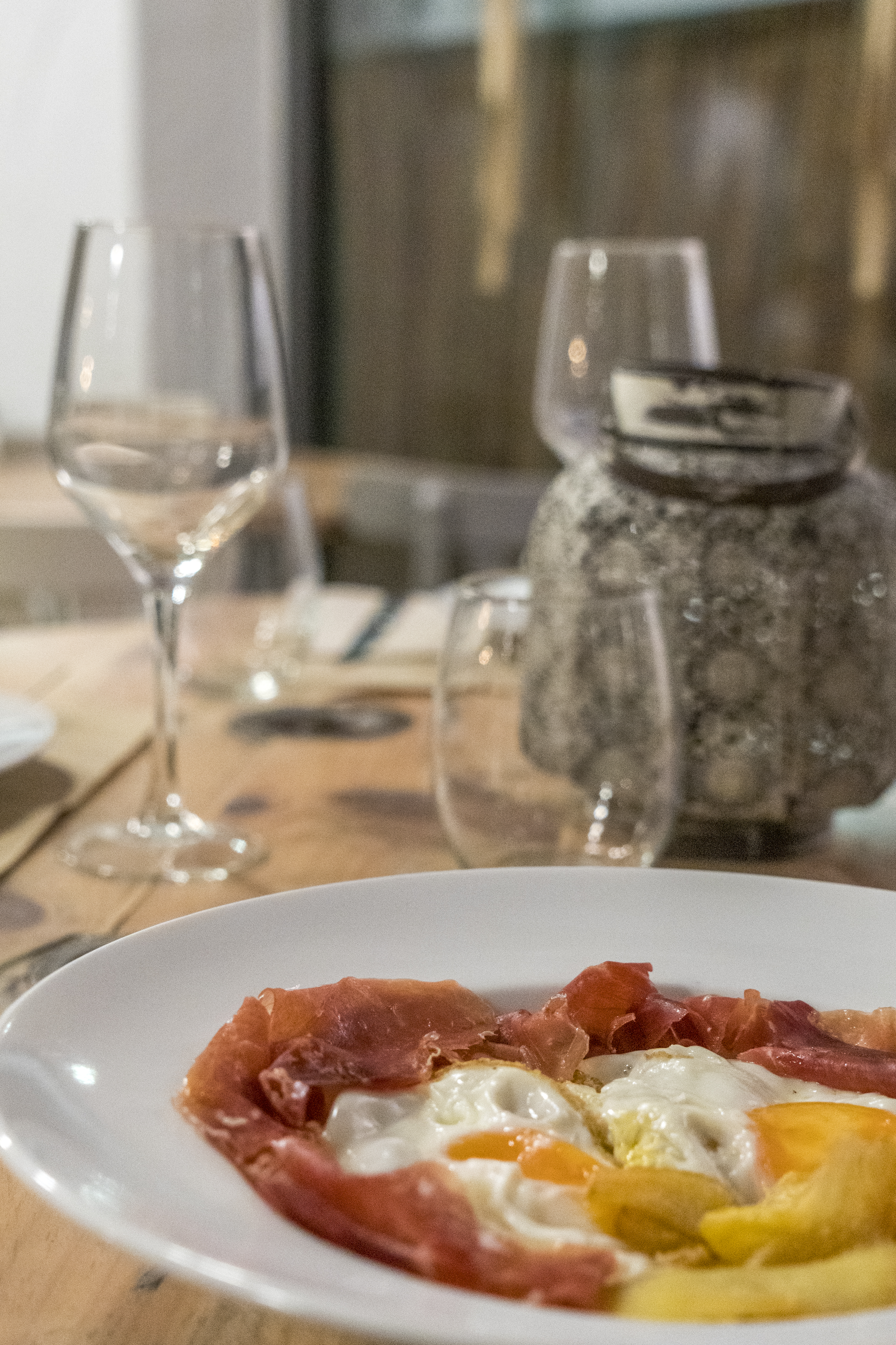 Huevos rotos con jamón ibérico: CARTA y Menús de Alquimia Huevos rotos con jamón ibérico: CARTA y Menús de Alquimia