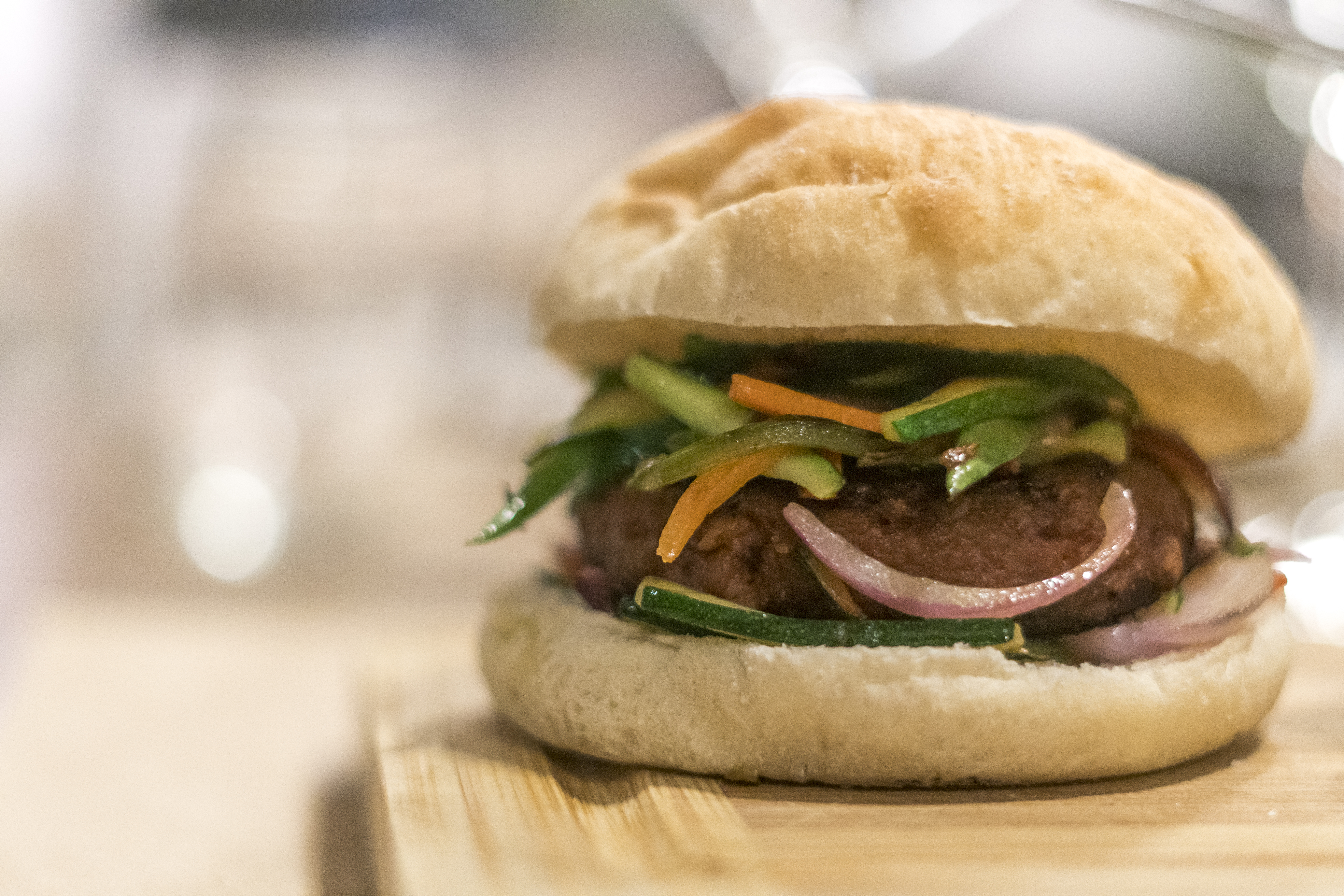 Hamburguesa Vegetal "Beyond Meat": CARTA y Menús de Alquimia Hamburguesa Vegetal "Beyond Meat": CARTA y Menús de Alquimia