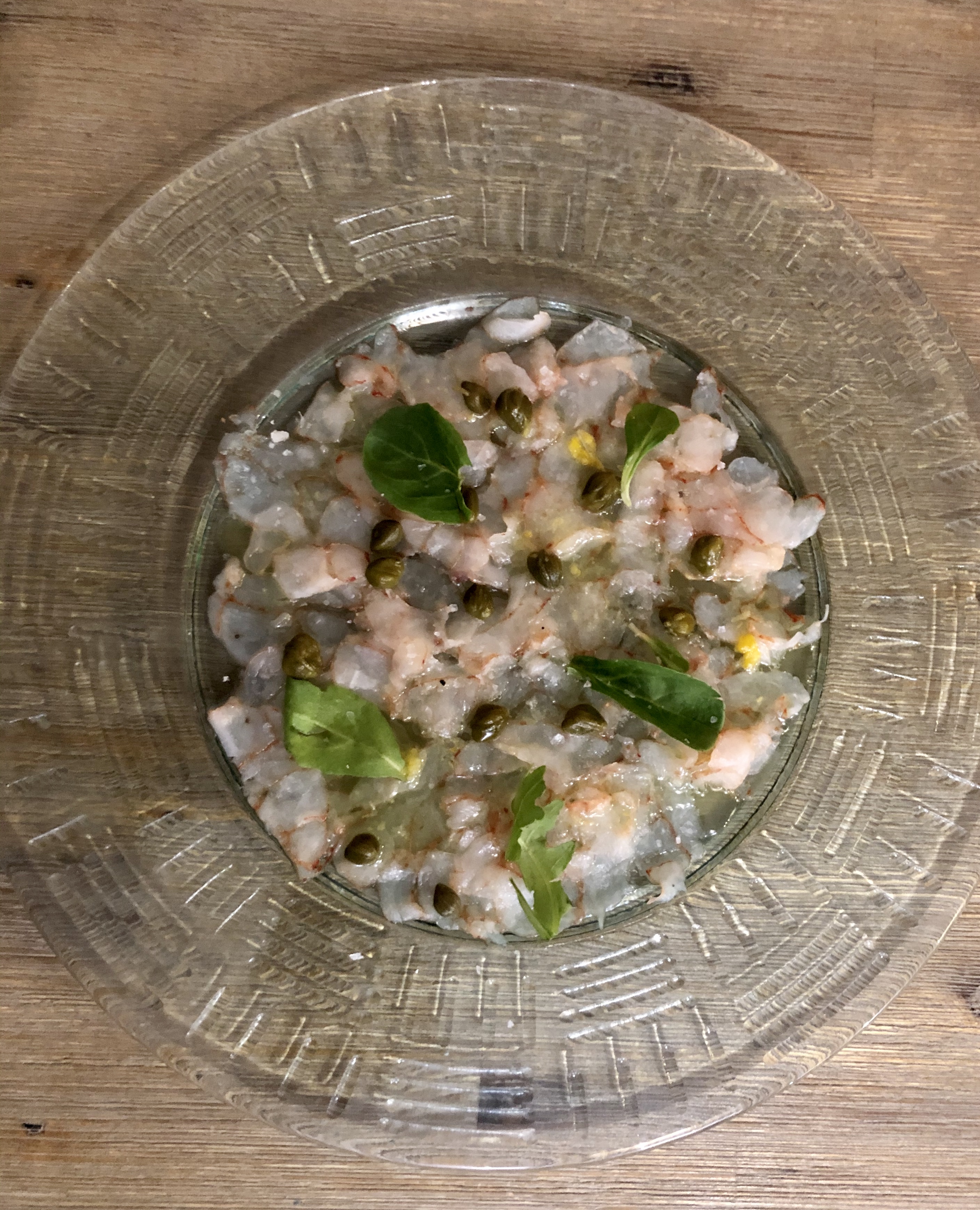 Carpaccio de Gambas, aceite de naranja y alcaparras: CARTA y Menús de Alquimia Carpaccio de Gambas, aceite de naranja y alcaparras: CARTA y Menús de Alquimia