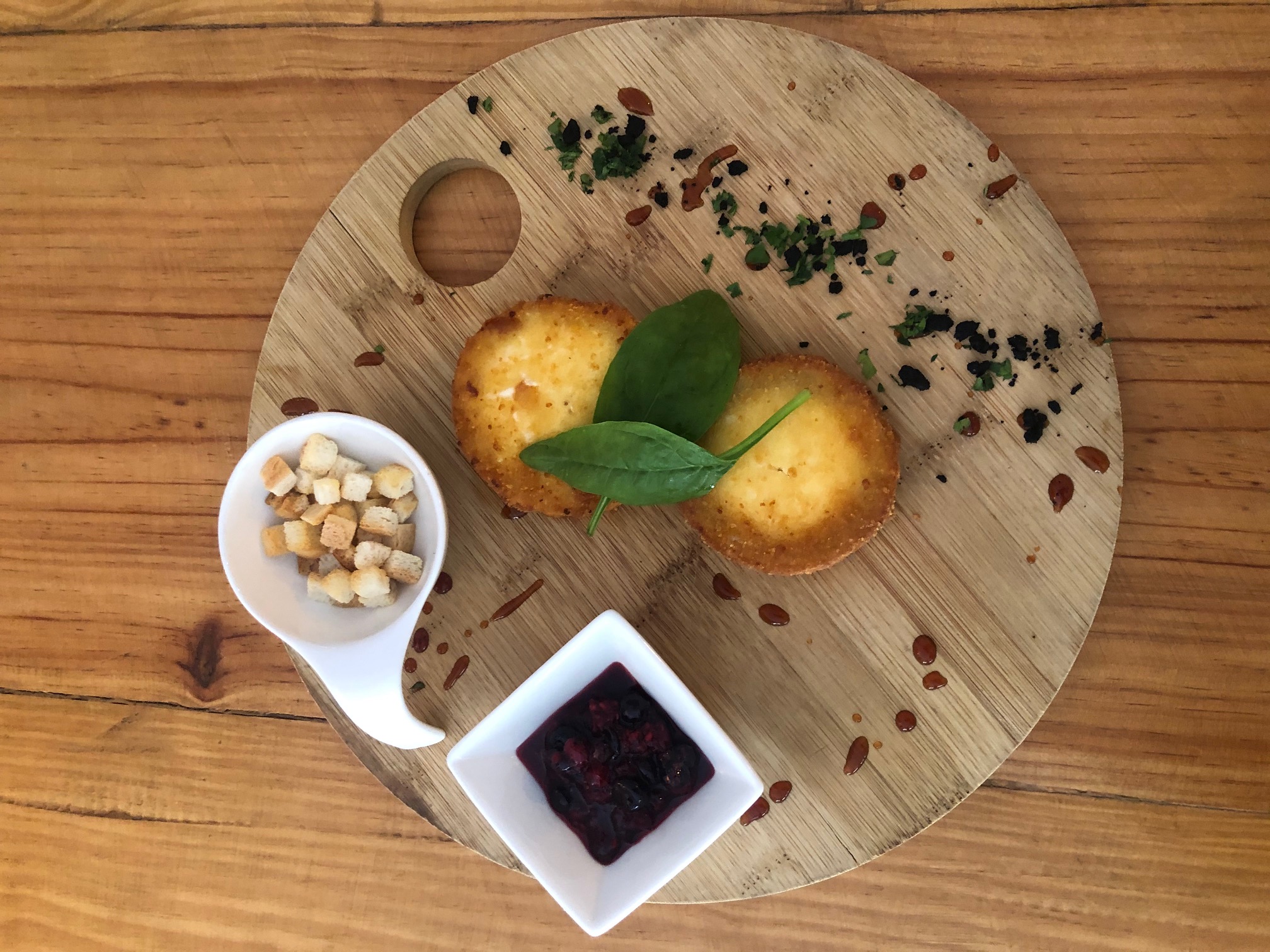 Queso de Cabra frito con frutos del bosque: CARTA y Menús de Alquimia Queso de Cabra frito con frutos del bosque: CARTA y Menús de Alquimia