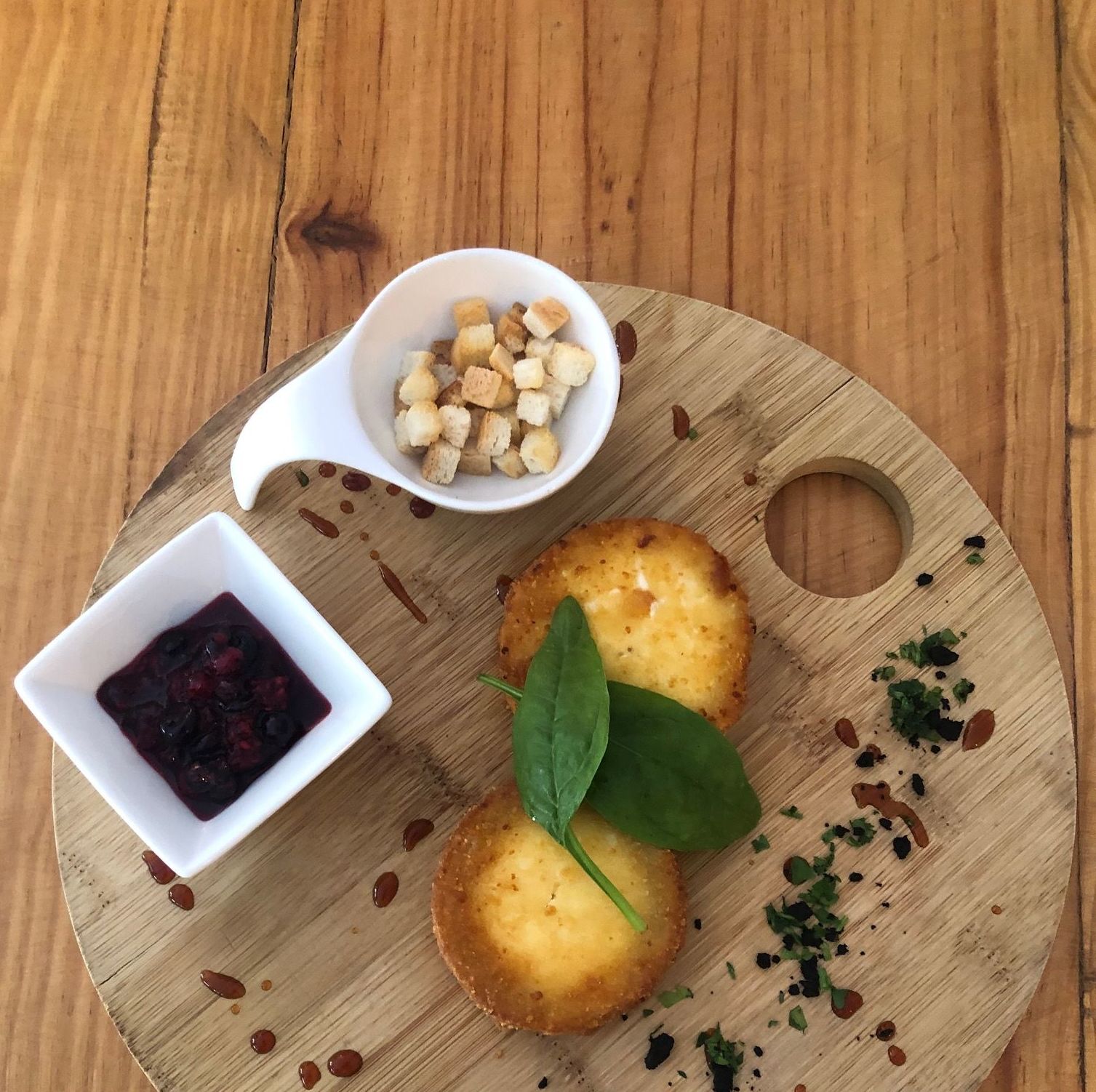 Queso de Cabra frito con frutos del bosque: CARTA y Menús de Alquimia Queso de Cabra frito con frutos del bosque: CARTA y Menús de Alquimia