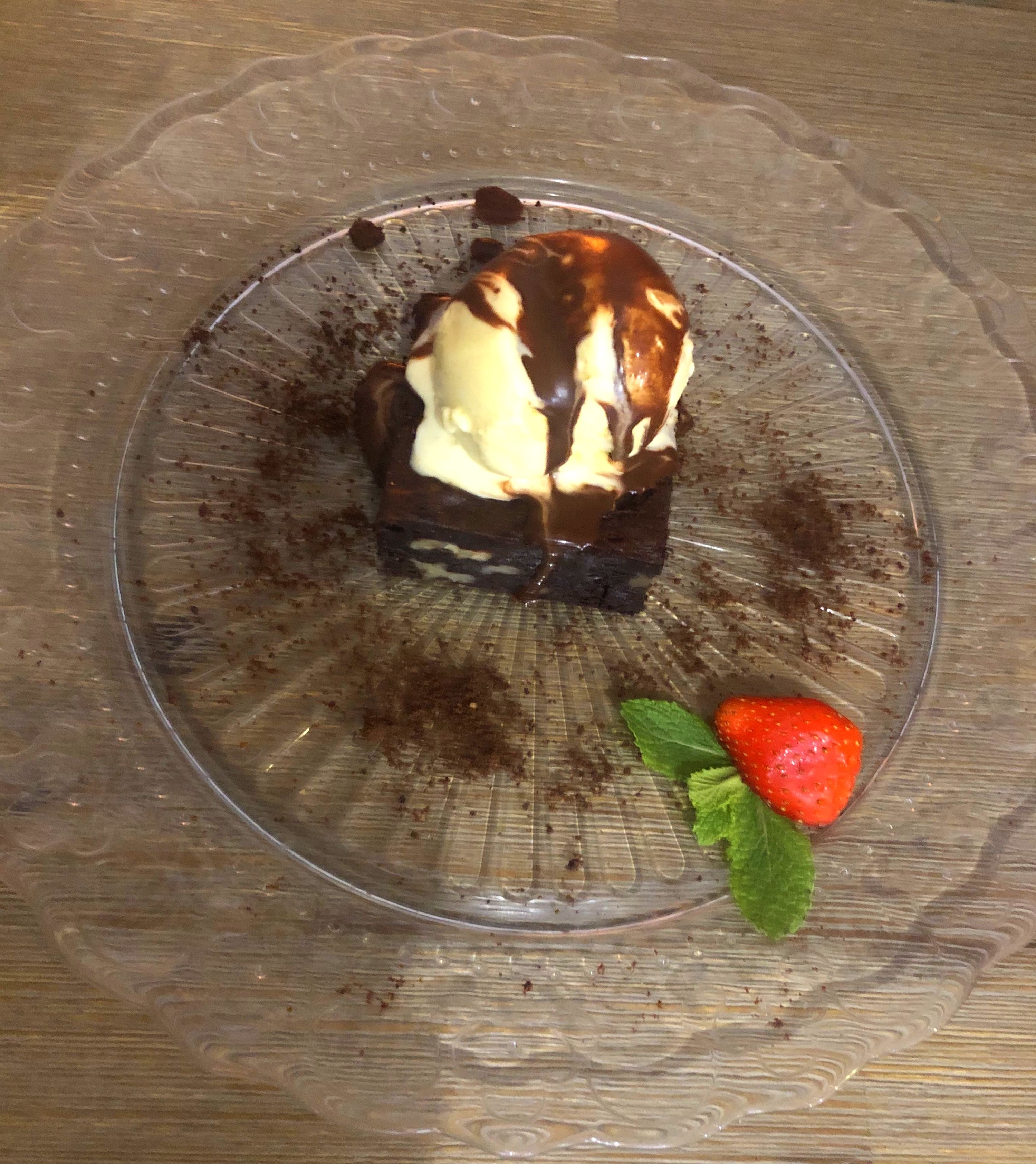 Brownie con helado vainilla: CARTA y Menús de Alquimia Brownie con helado vainilla: CARTA y Menús de Alquimia