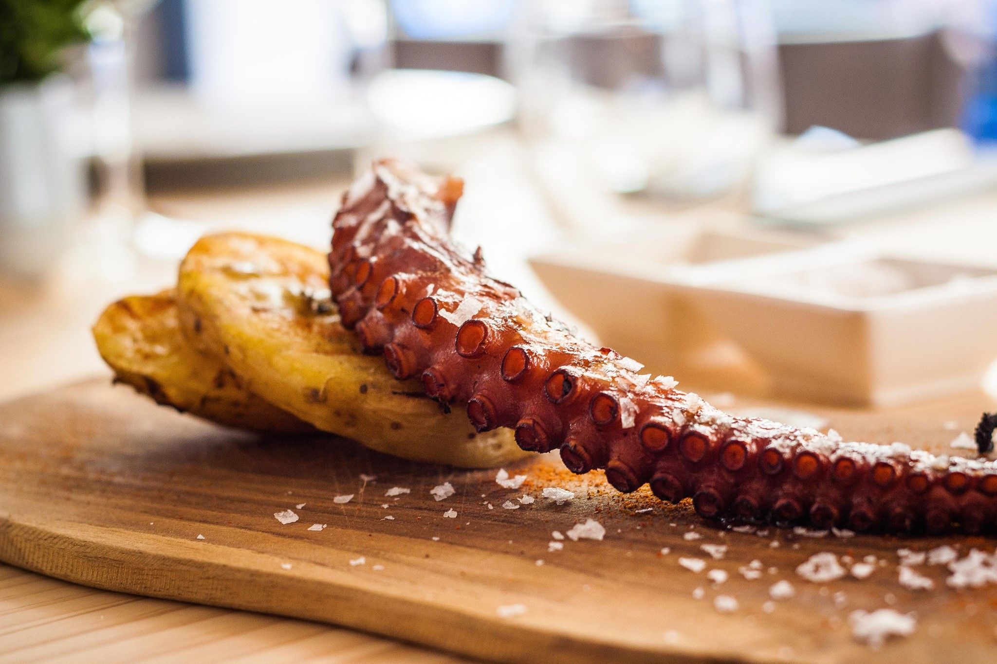 Pata de Pulpo brasa, con patatas: CARTA y Menús de Alquimia Pata de Pulpo brasa, con patatas: CARTA y Menús de Alquimia
