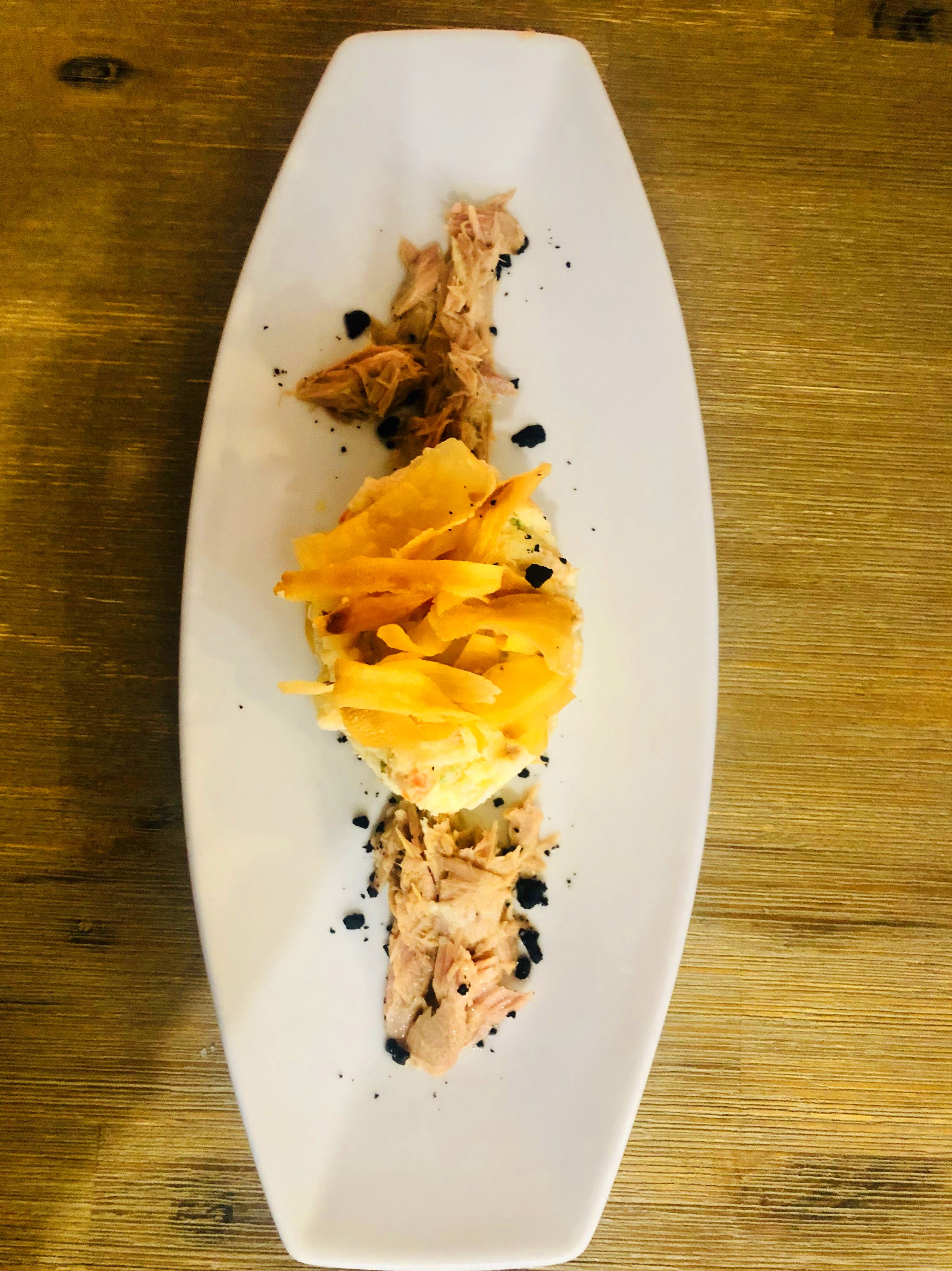 Ensaladilla Rusa con ventresca, yuca y aceituna negra : CARTA y Menús de Alquimia Ensaladilla Rusa con ventresca, yuca y aceituna negra : CARTA y Menús de Alquimia