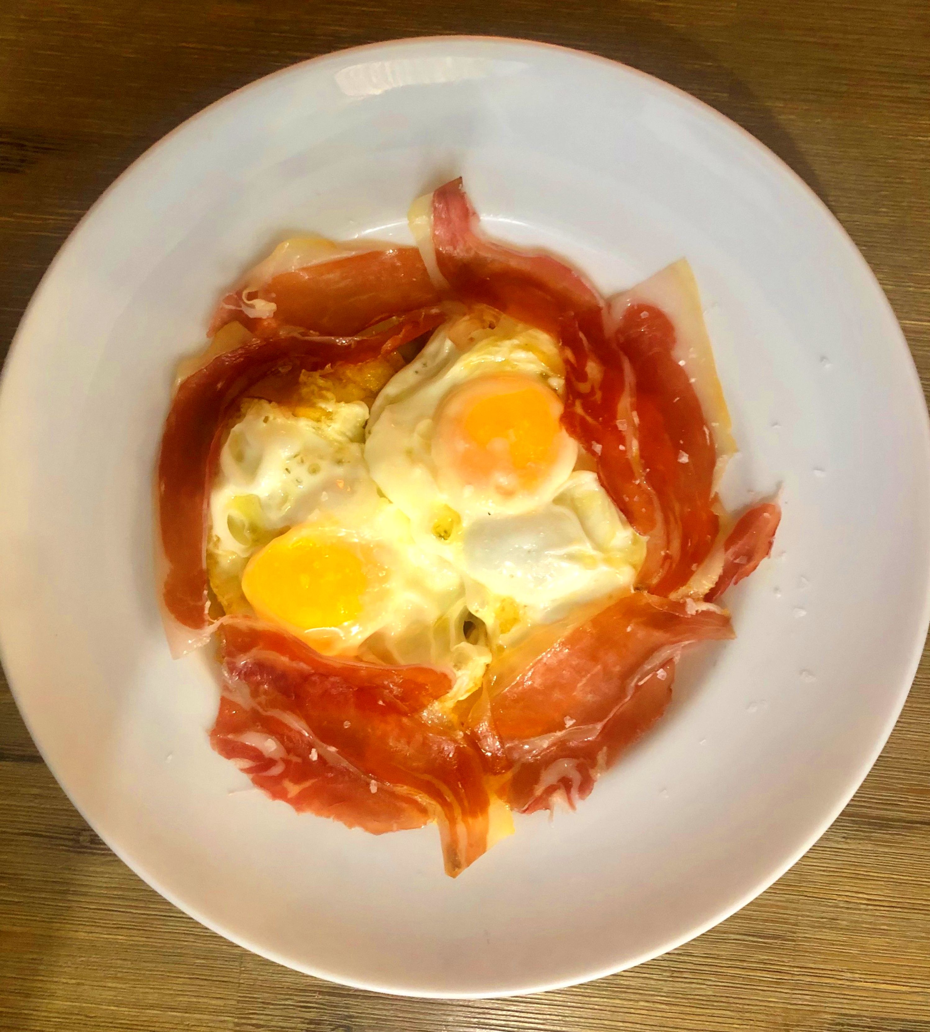 Huevos rotos con jamón ibérico: CARTA y Menús de Alquimia Huevos rotos con jamón ibérico: CARTA y Menús de Alquimia