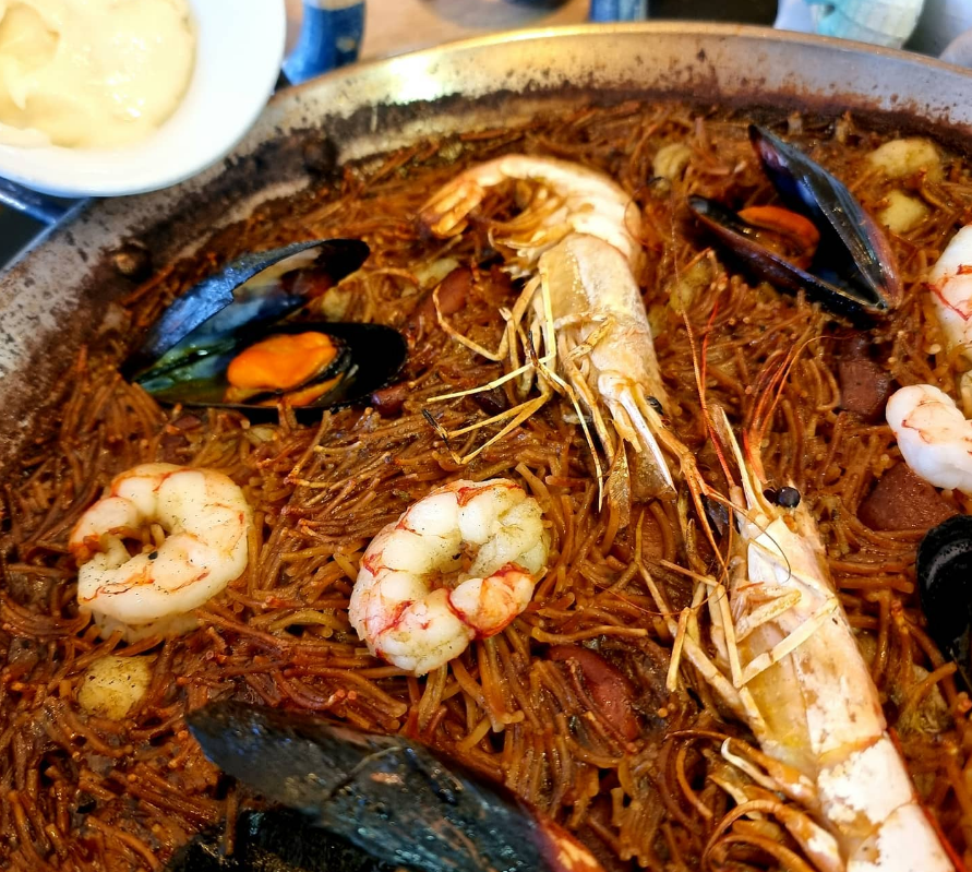 Pasta y arroces: Nuestros Platos de Restaurant & Lounge M&B Pasta y arroces: Nuestros Platos de Restaurant & Lounge M&B