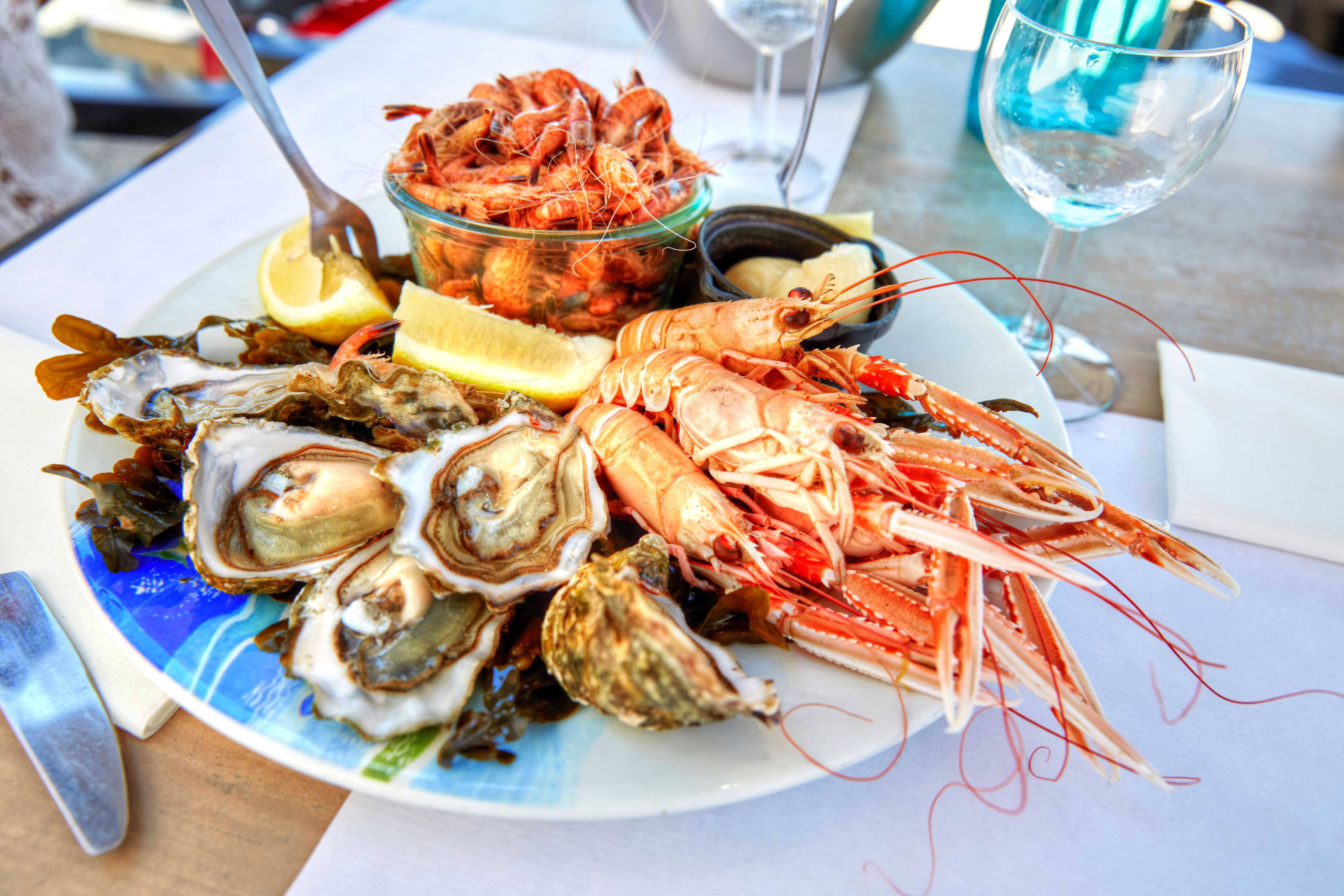 Pescados: Nuestros Platos de Restaurant & Lounge M&B Pescados: Nuestros Platos de Restaurant & Lounge M&B