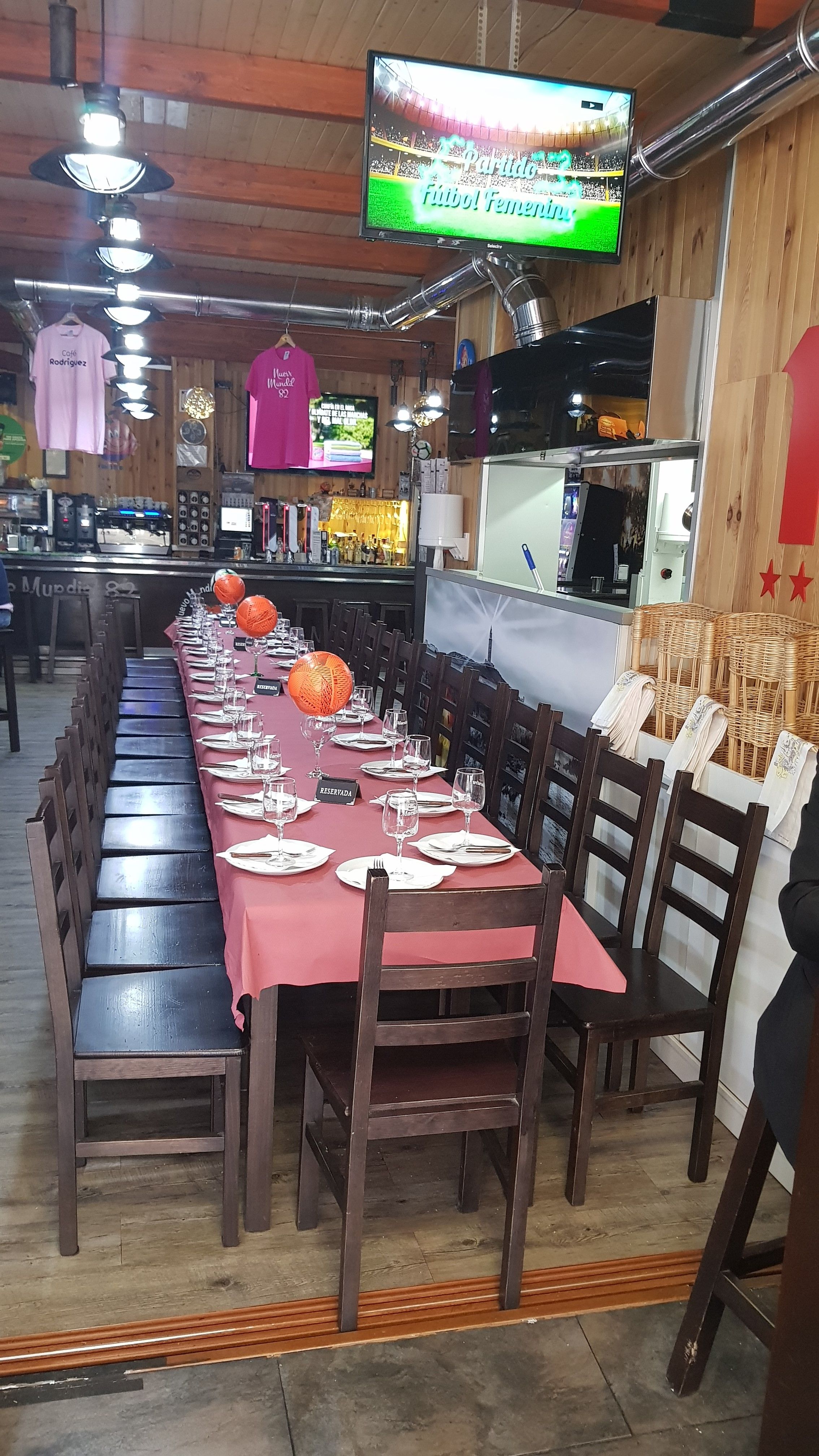 Foto 20 de Restaurante y local de eventos en  | CAFÉ BAR NUEVO MUNDIAL 82 - 1