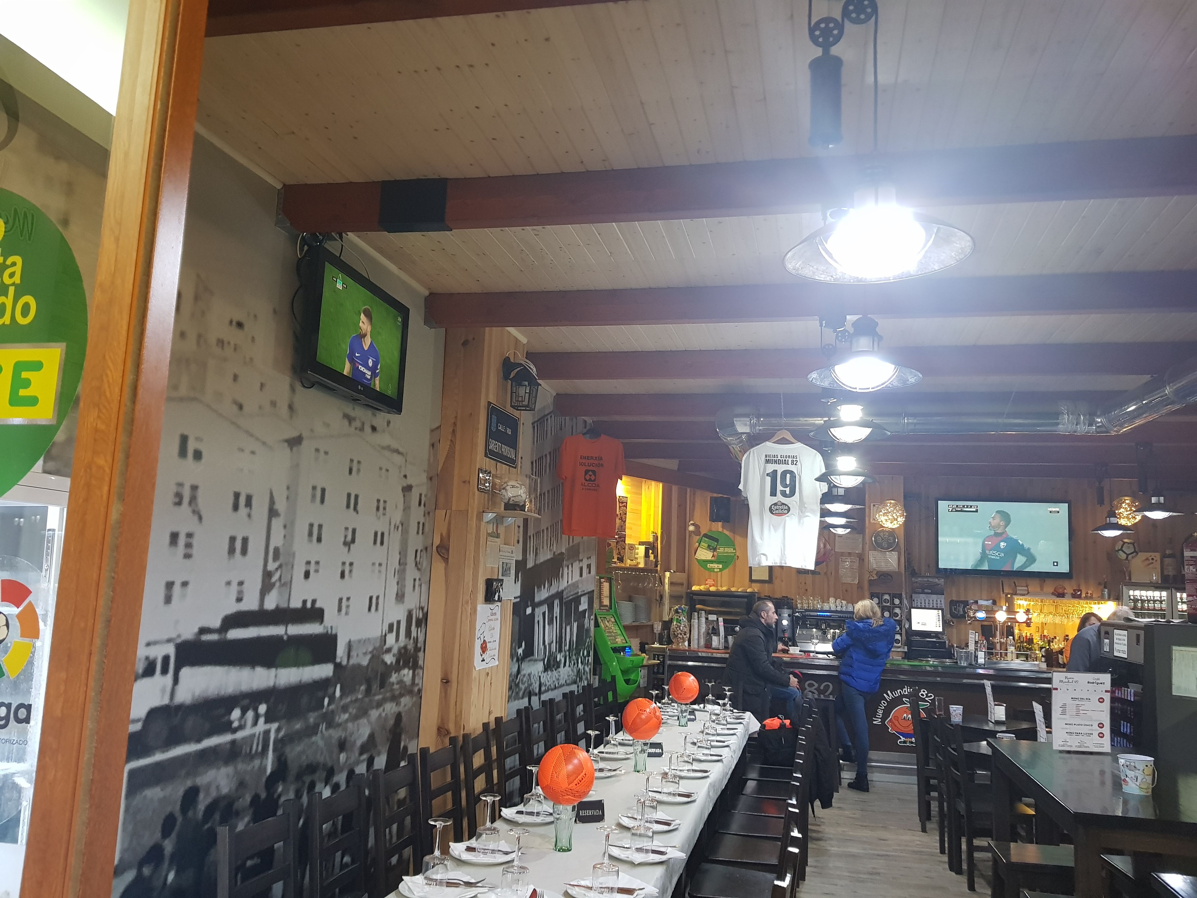 Foto 30 de Restaurante y local de eventos en  | CAFÉ BAR NUEVO MUNDIAL 82 - 1