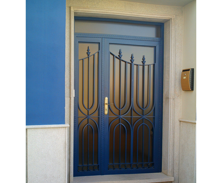 Puertas metálicas de exterior en Castellón