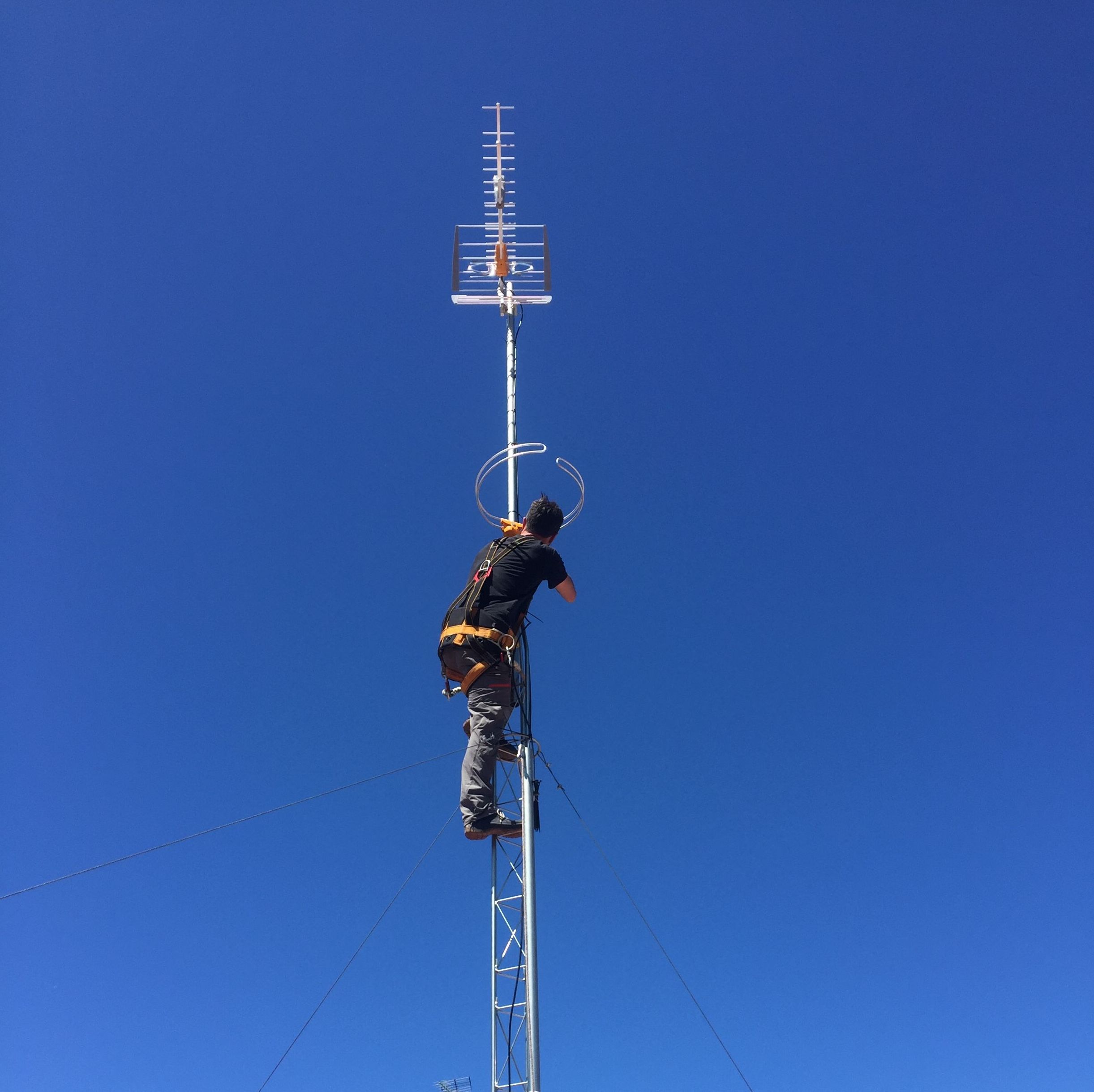 Domótica y Telecomunicaciones: Servicios de Tem Rufer Instalaciones Eléctricas Domótica y Telecomunicaciones: Servicios de Tem Rufer Instalaciones Eléctricas