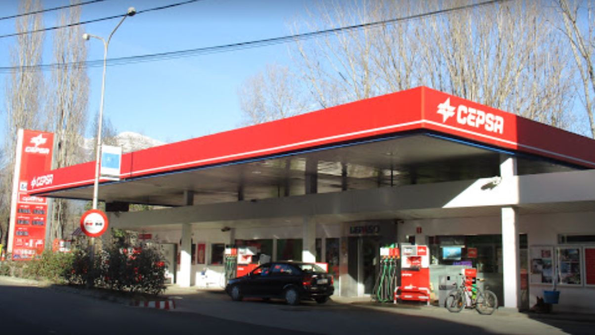 Gasolinera: Servicios de Gasolinera Aínsa Gasolinera: Servicios de Gasolinera Aínsa