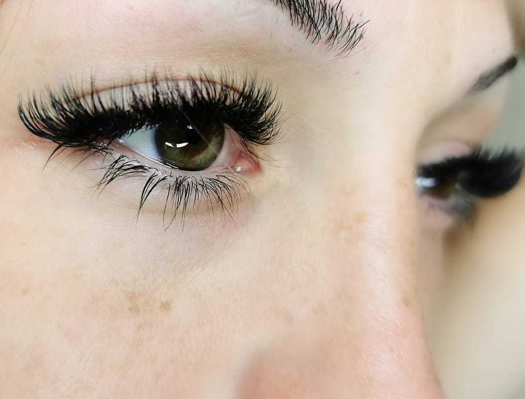 Extensiones y Lifting de pestañas: Servicios de Nefertiti Estética Avanzada Extensiones y Lifting de pestañas: Servicios de Nefertiti Estética Avanzada