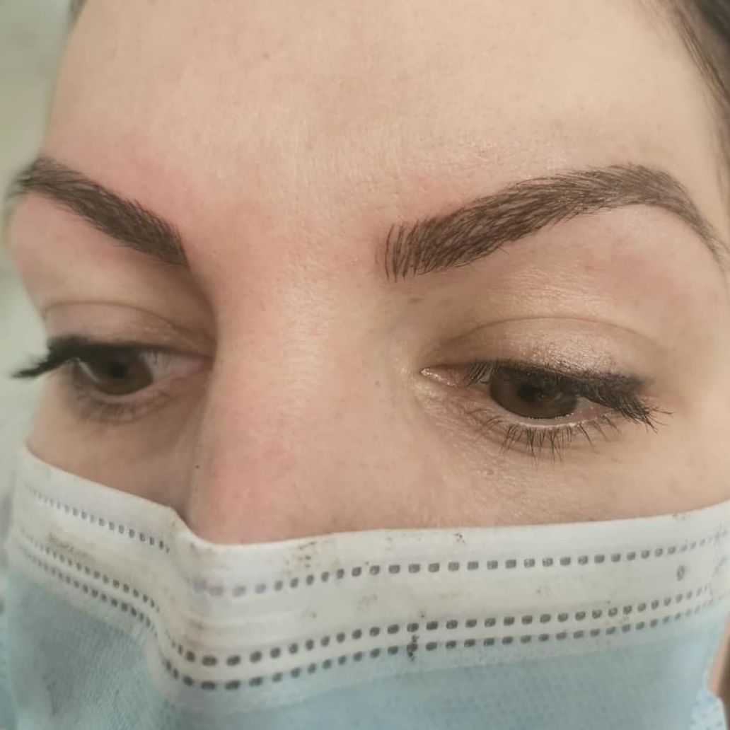 Microblading de cejas: Servicios de Nefertiti Estética Avanzada Microblading de cejas: Servicios de Nefertiti Estética Avanzada