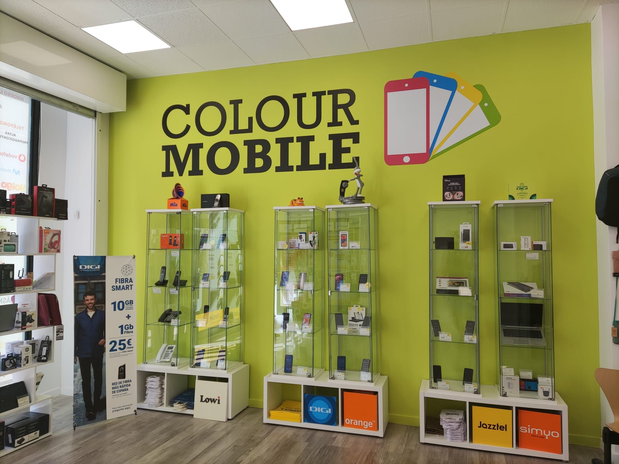 Foto 15 de Telefonía fija y móvil en Móstoles | Colour Mobile Móstoles