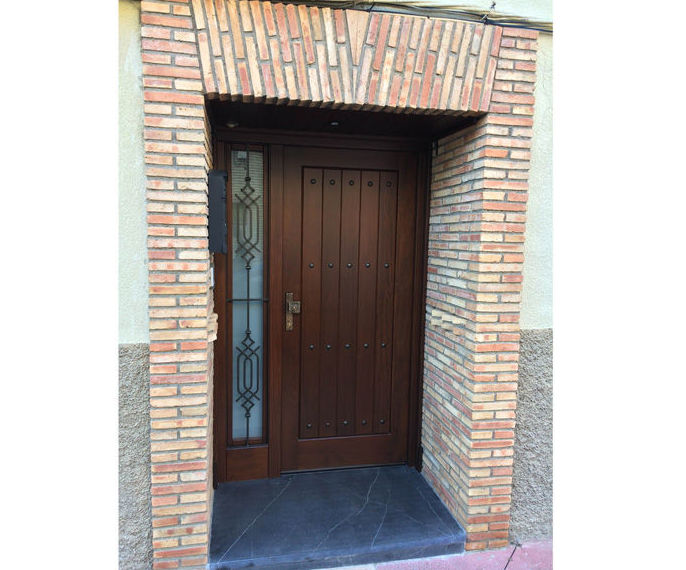 Puerta de entrada a vivienda 