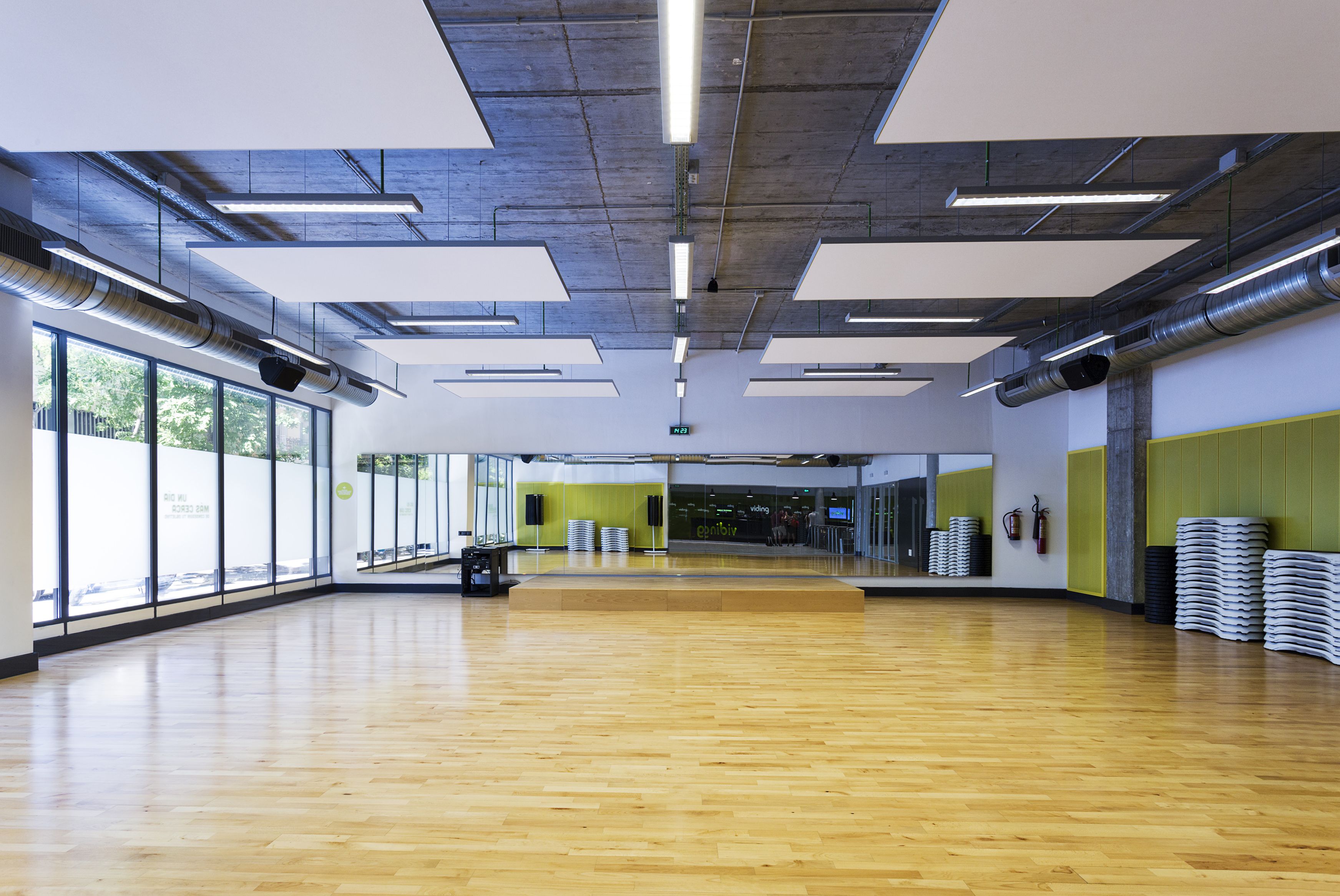 Gimnasio Viding Alcántara: Proyectos Realizados de Durplei Gimnasio Viding Alcántara: Proyectos Realizados de Durplei