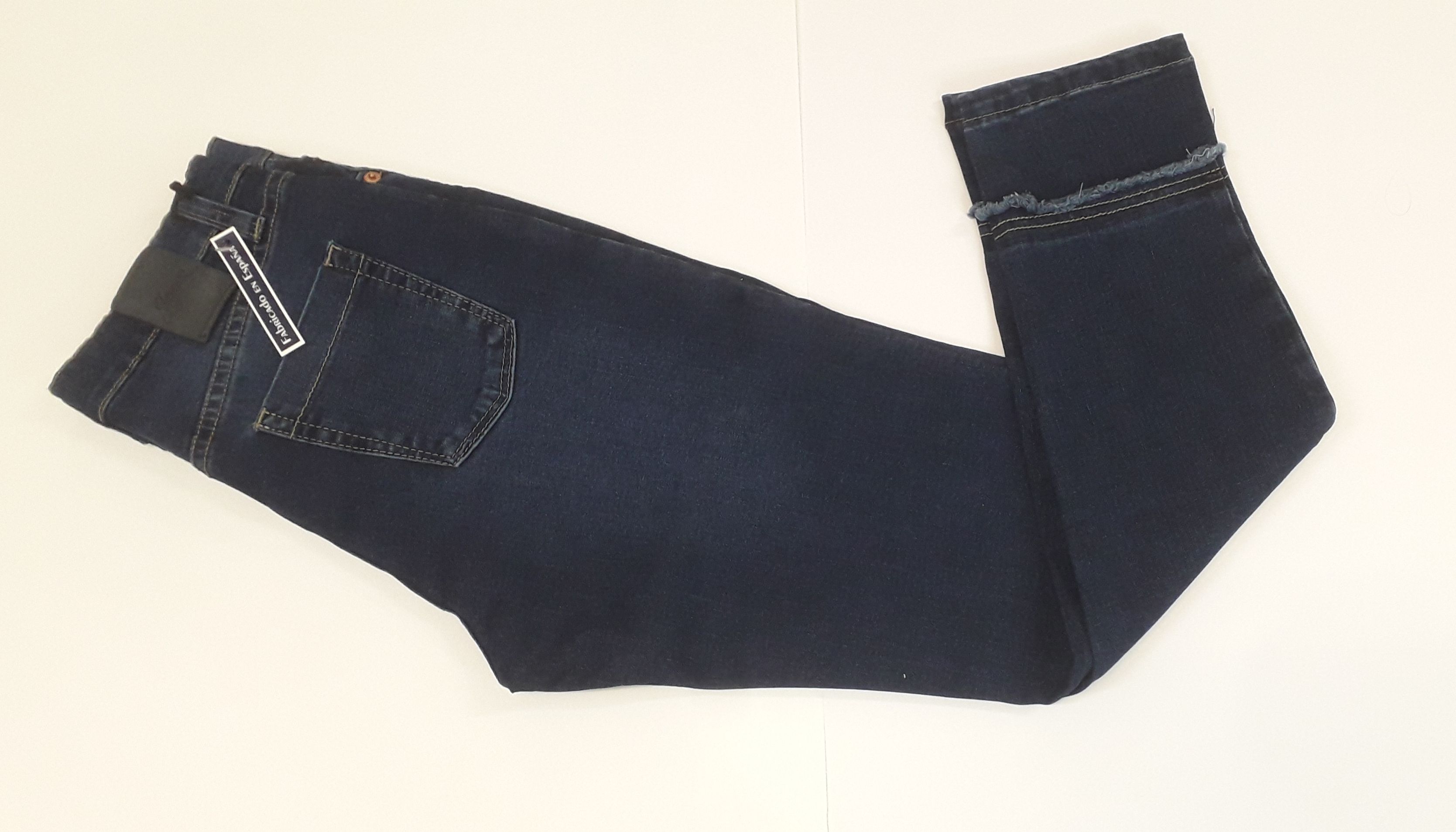 Faldas y Pantalones: Catálogo de Aguemar Faldas y Pantalones: Catálogo de Aguemar