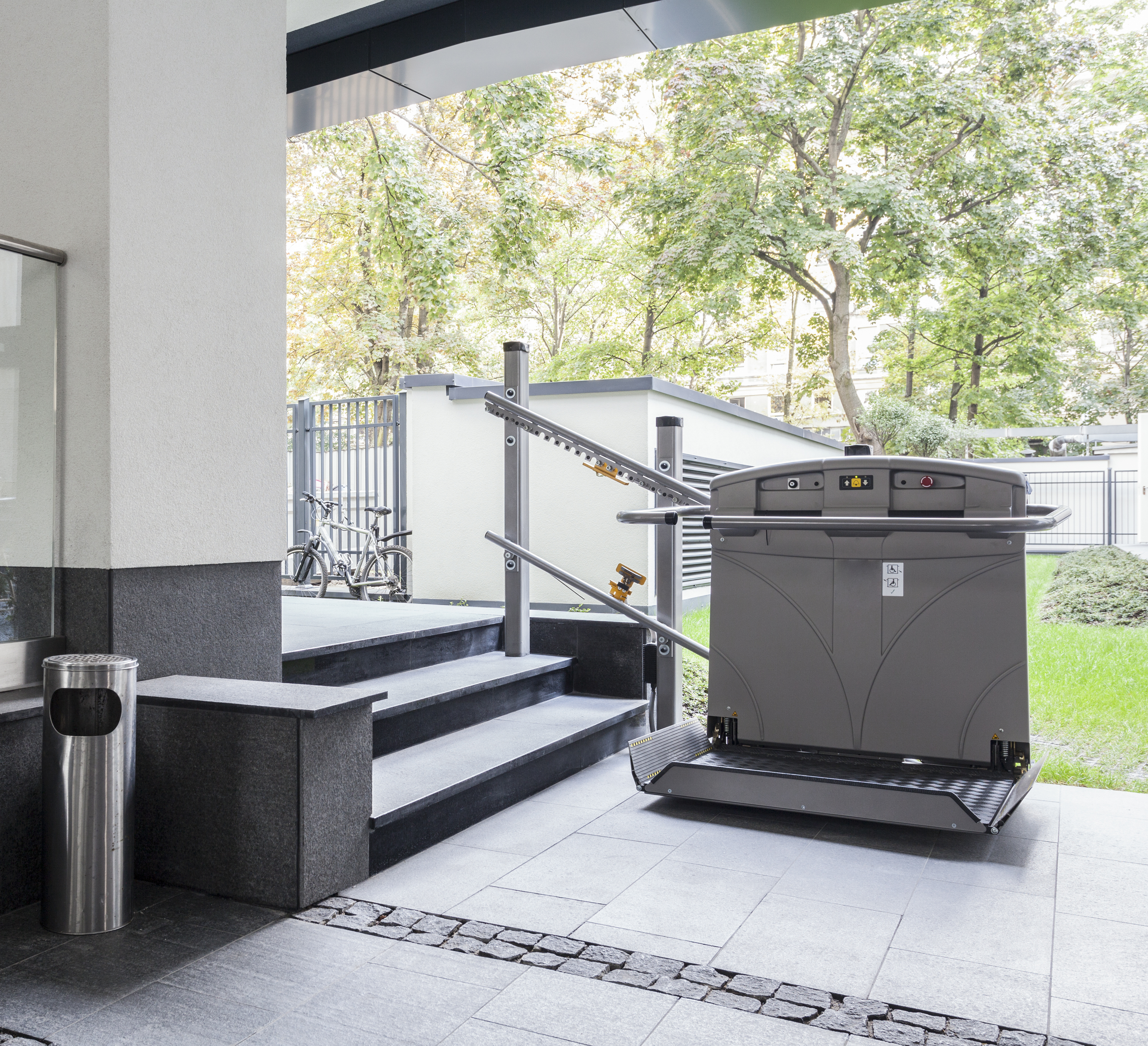 Plataformas y sillas para discapacitados: Servicios de Instalaciones Jufran Plataformas y sillas para discapacitados: Servicios de Instalaciones Jufran